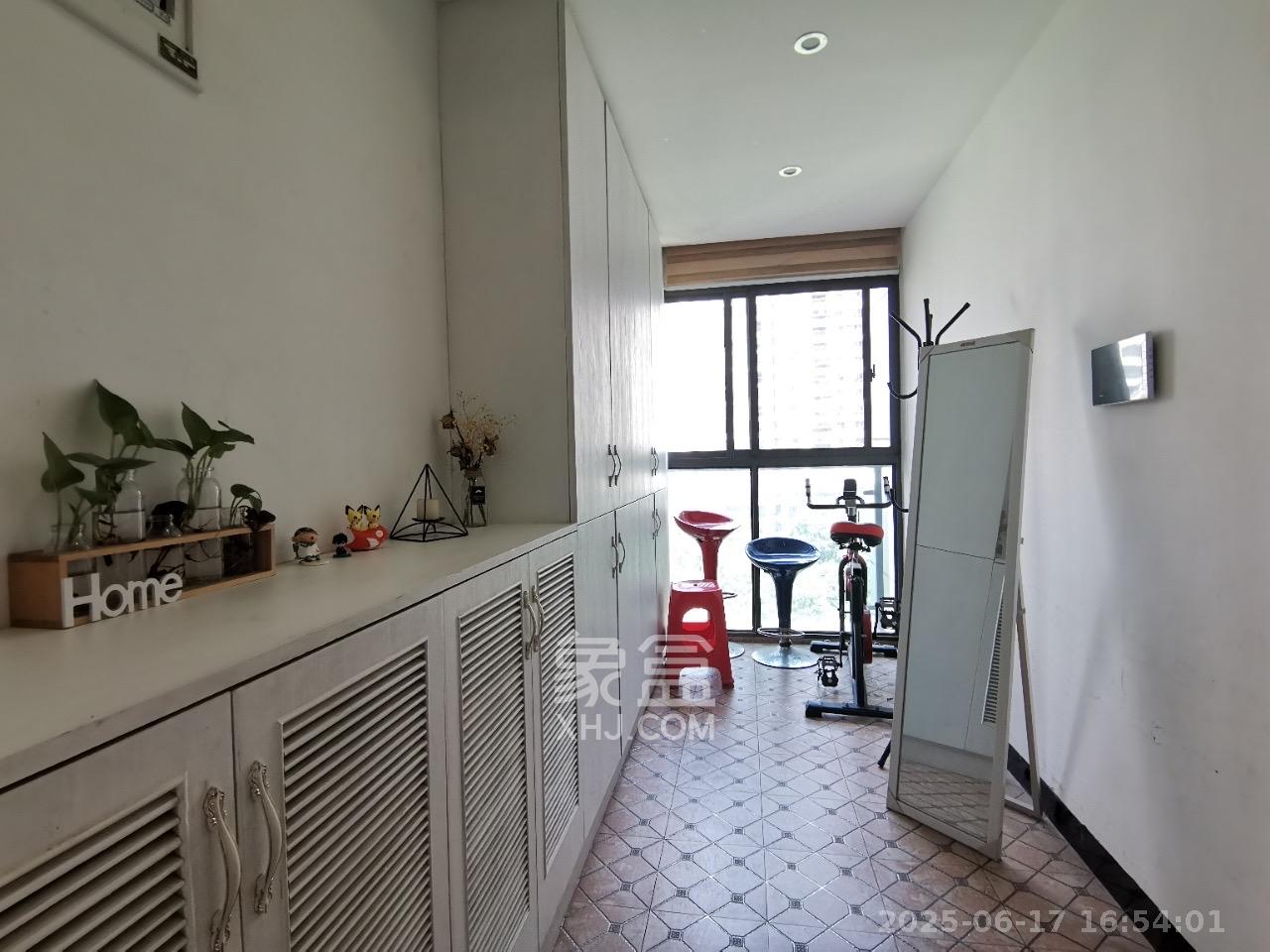 达美D6区  4室2厅2卫   3500.00元/月室内图
