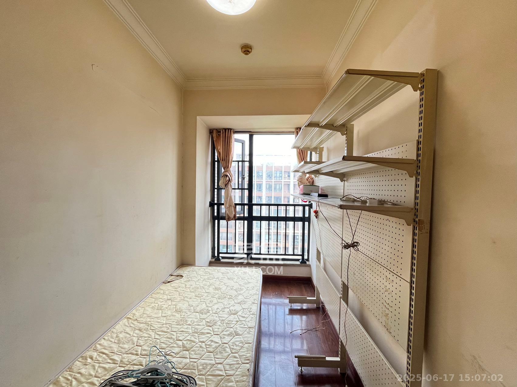 中建芙蓉工社 2室1厅1卫 1300.0元/月 中建芙蓉工社 2室1厅1卫 1300.0元/月室内图