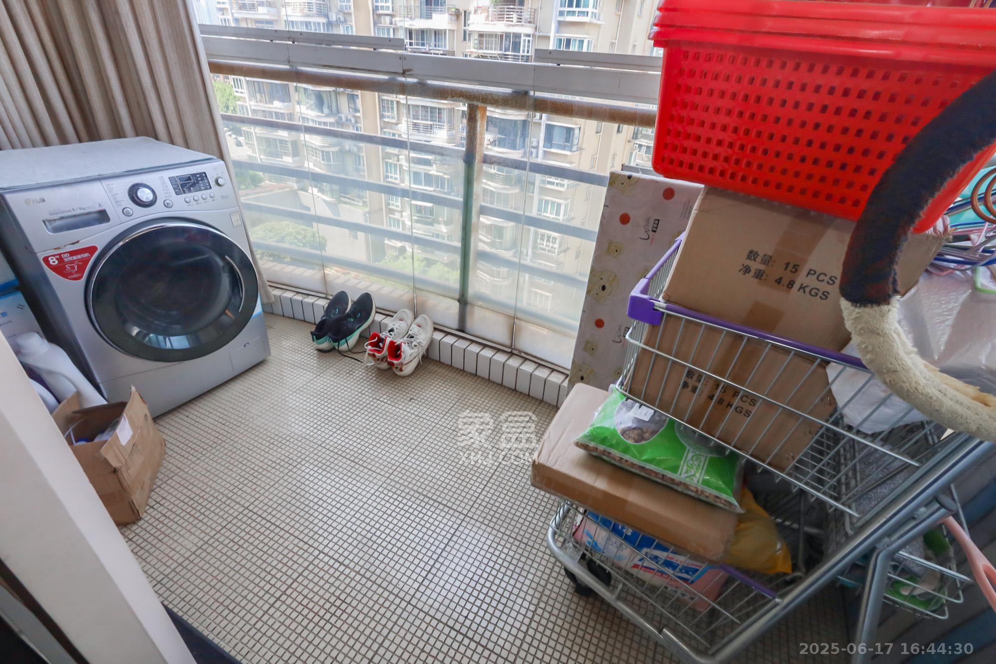 江岸景苑  4室2厅1卫    208.0万阳台