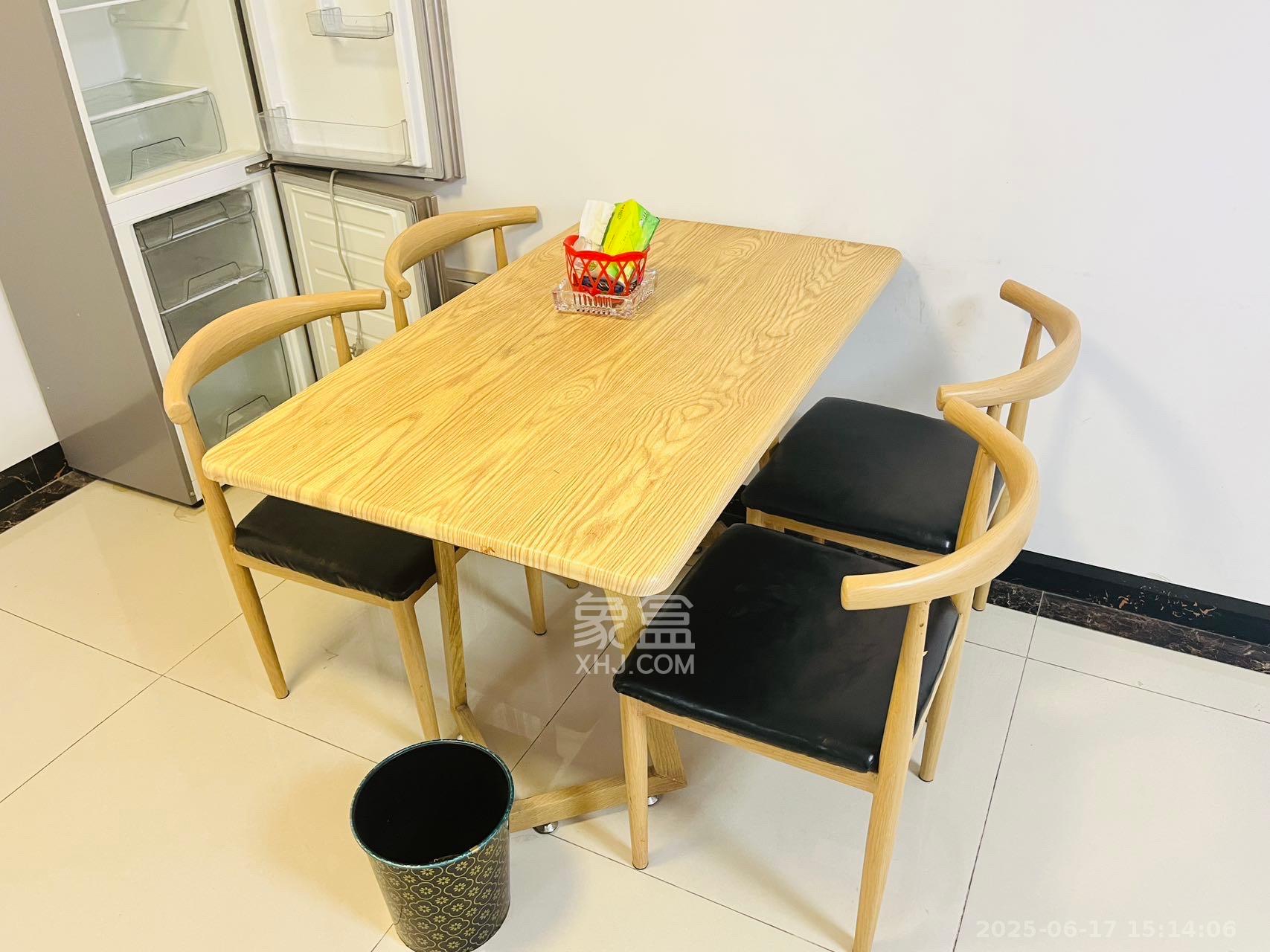 东业上城嘉苑(晟悦国际)  3室2厅1卫    2400.0元/月 东业上城嘉苑(晟悦国际)  3室2厅1卫    2400.0元/月室内图