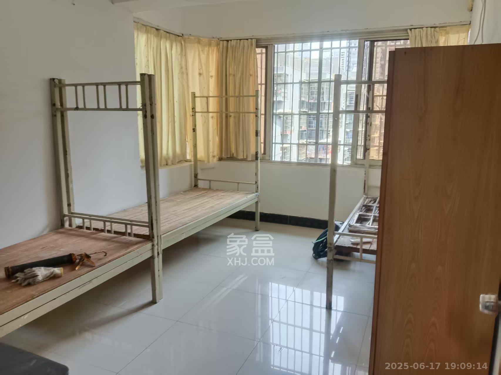 三兴公寓(三兴小区) 3室1厅1卫 2200.0元/月 三兴公寓(三兴小区) 3室1厅1卫 2200.0元/月室内图