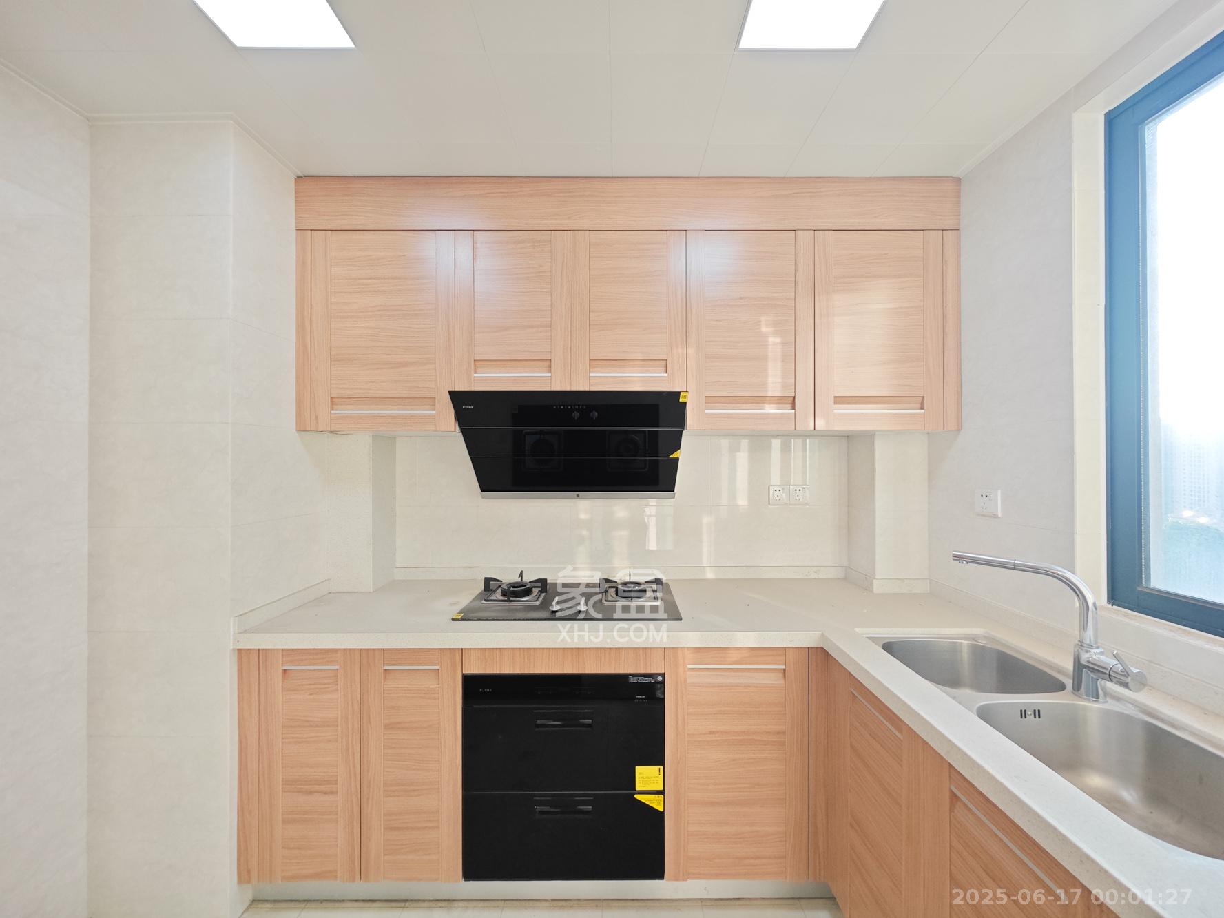 中建嘉和城凤凰台(中建瑞兴家园) 4室2厅0卫 92.8万 中建嘉和城凤凰台(中建瑞兴家园) 4室2厅0卫 92.8万其他