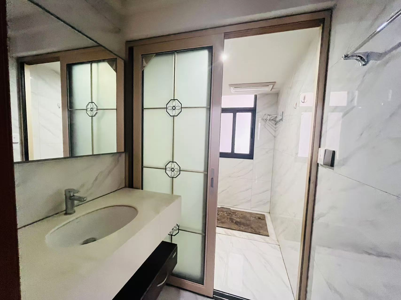 鼎泰逸景园 3室2厅2卫 88.0万 鼎泰逸景园 3室2厅2卫 88.0万客厅