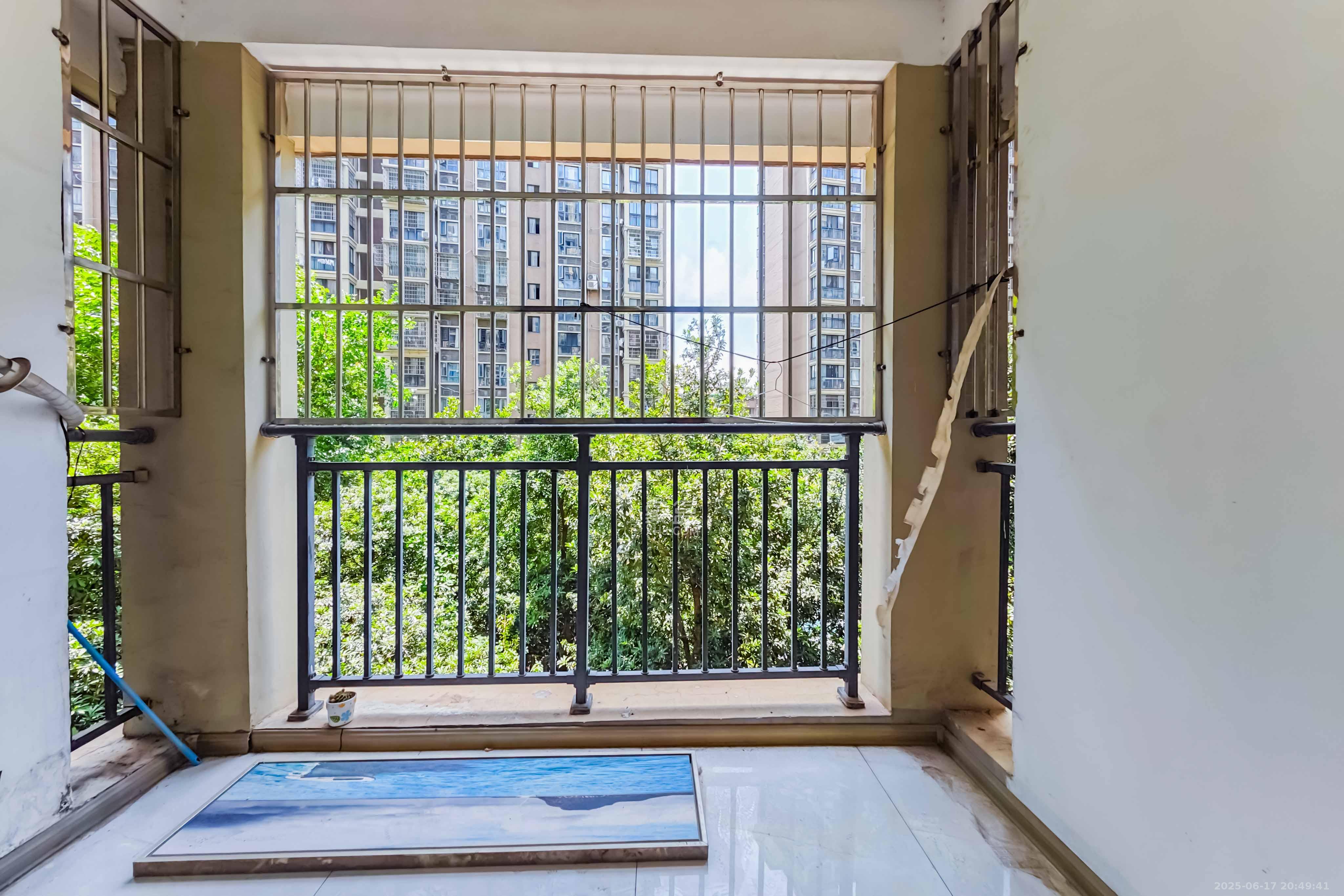 英郡年华 4室2厅1卫 105.0万 英郡年华 4室2厅1卫 105.0万阳台