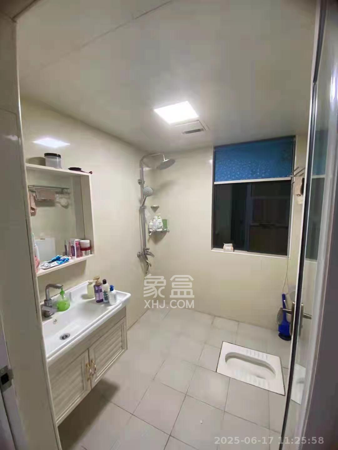 恒生碧水龙庭  3室2厅2卫    2200.0元/月室内图