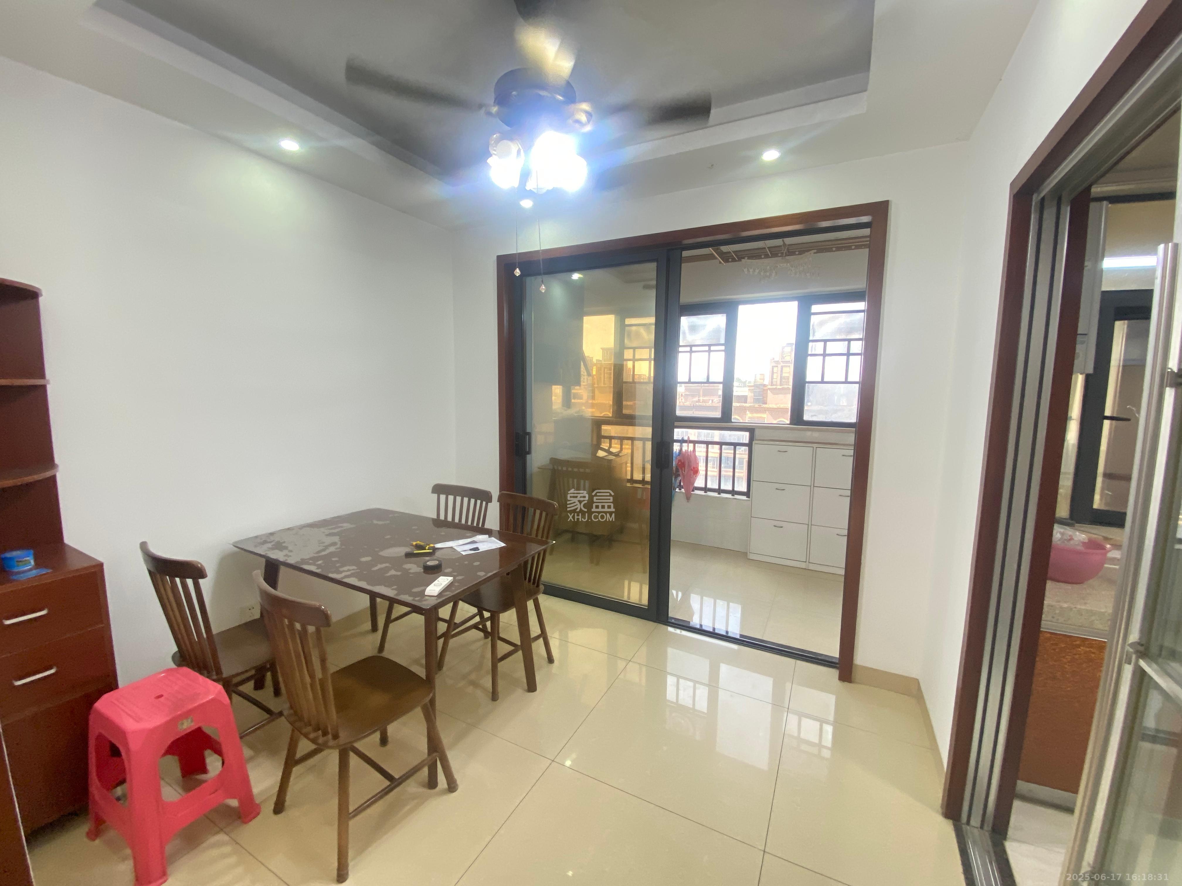 双湾国际(湘江御景花园) 3室2厅3卫 2800.0元/月 双湾国际(湘江御景花园) 3室2厅3卫 2800.0元/月室内图