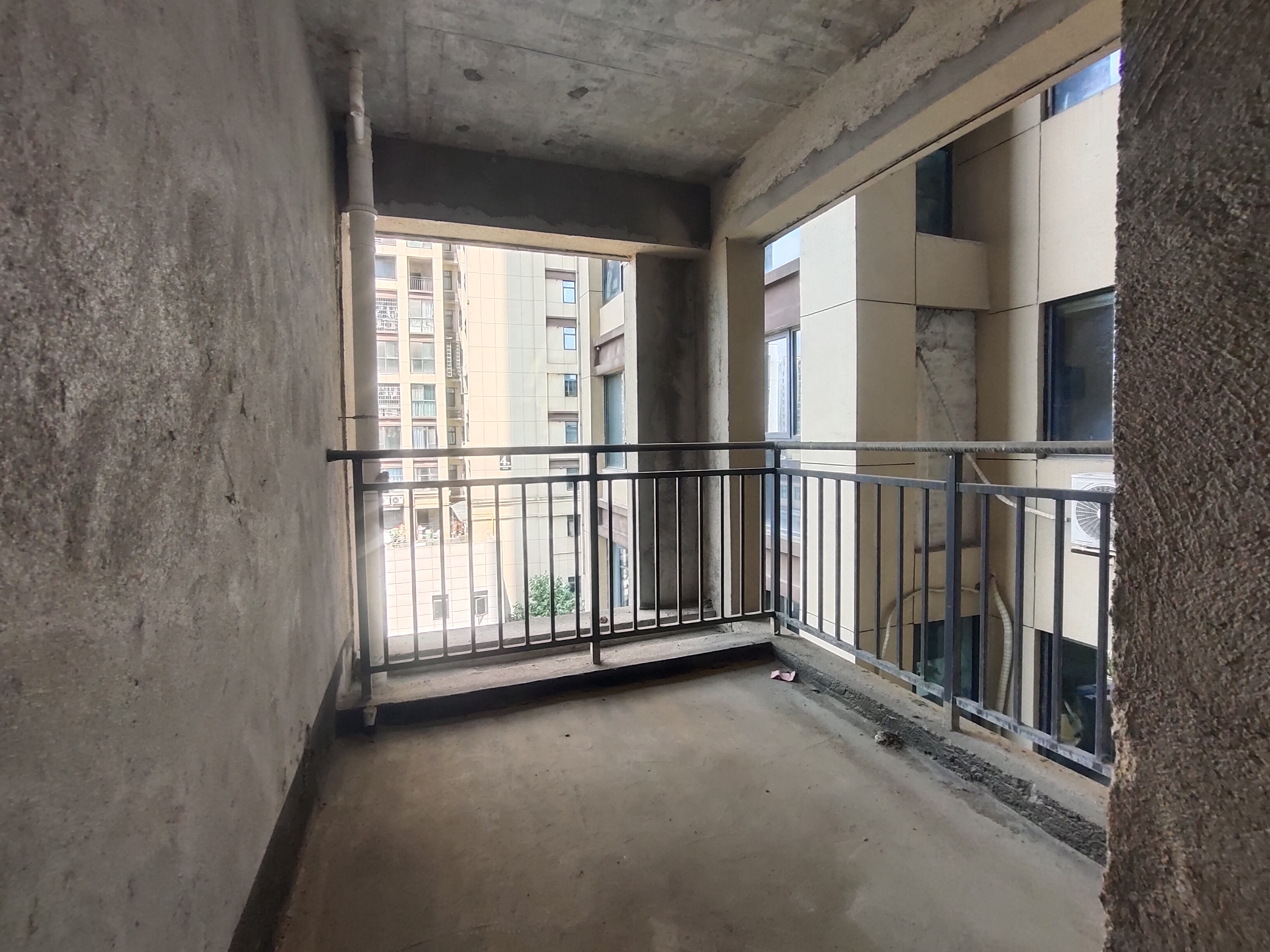 昊天珑璟湾 3室2厅2卫 53.3万 昊天珑璟湾 3室2厅2卫 53.3万客厅