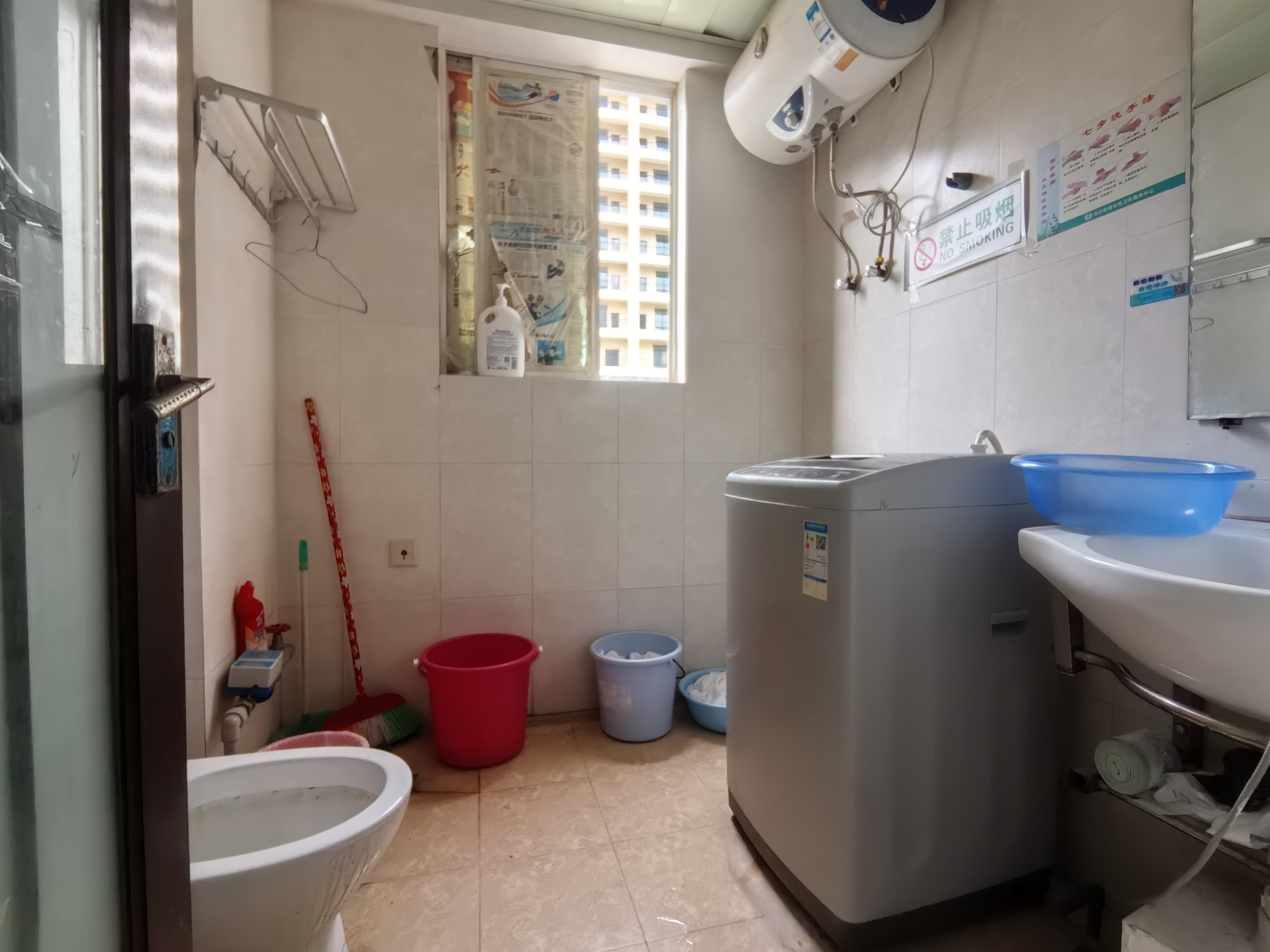 滨江温泉花园 3室2厅2卫 130.0万 滨江温泉花园 3室2厅2卫 130.0万客厅