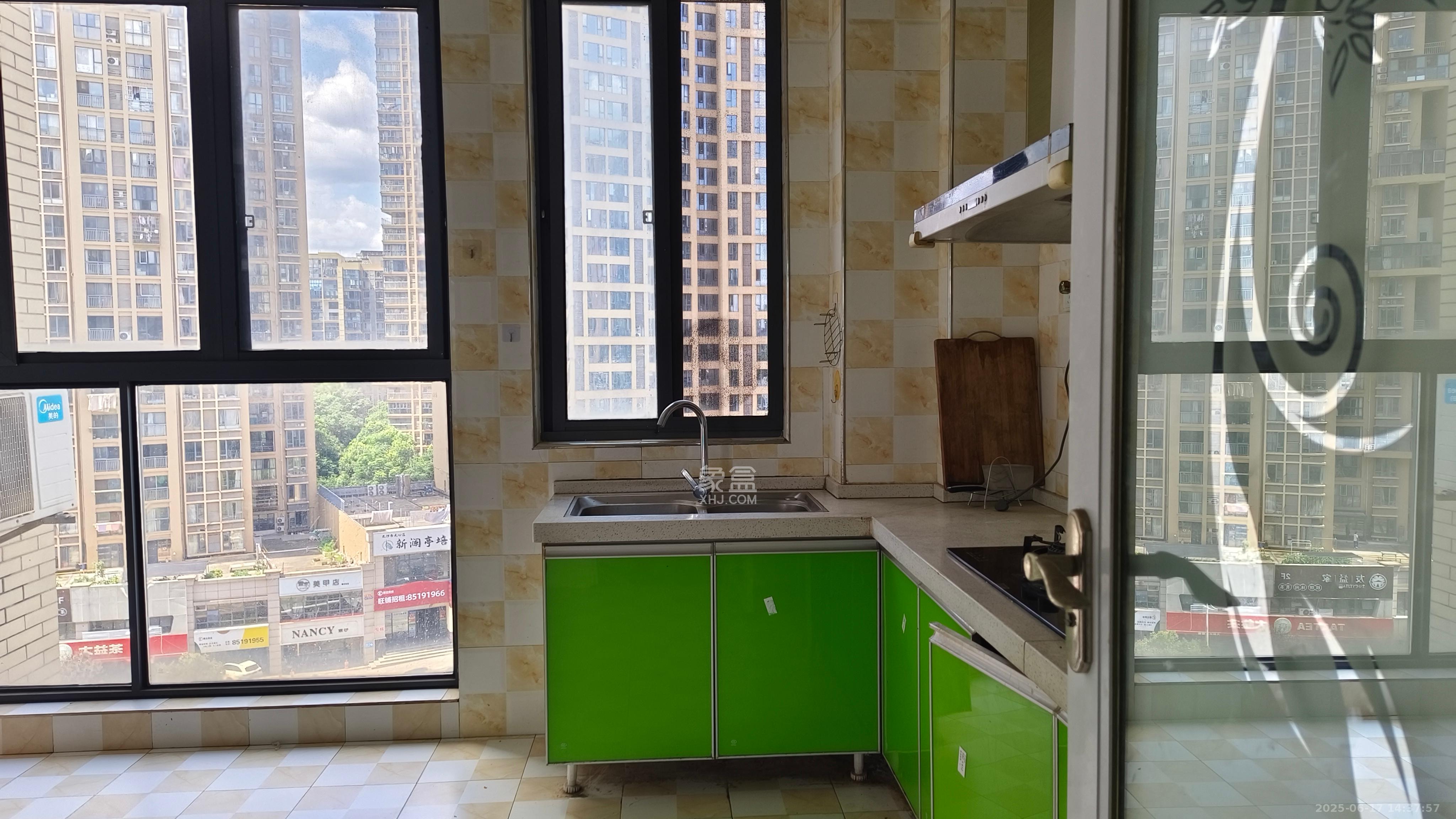 鑫远熙山 4室2厅1卫 3200.0元/月 鑫远熙山 4室2厅1卫 3200.0元/月室内图