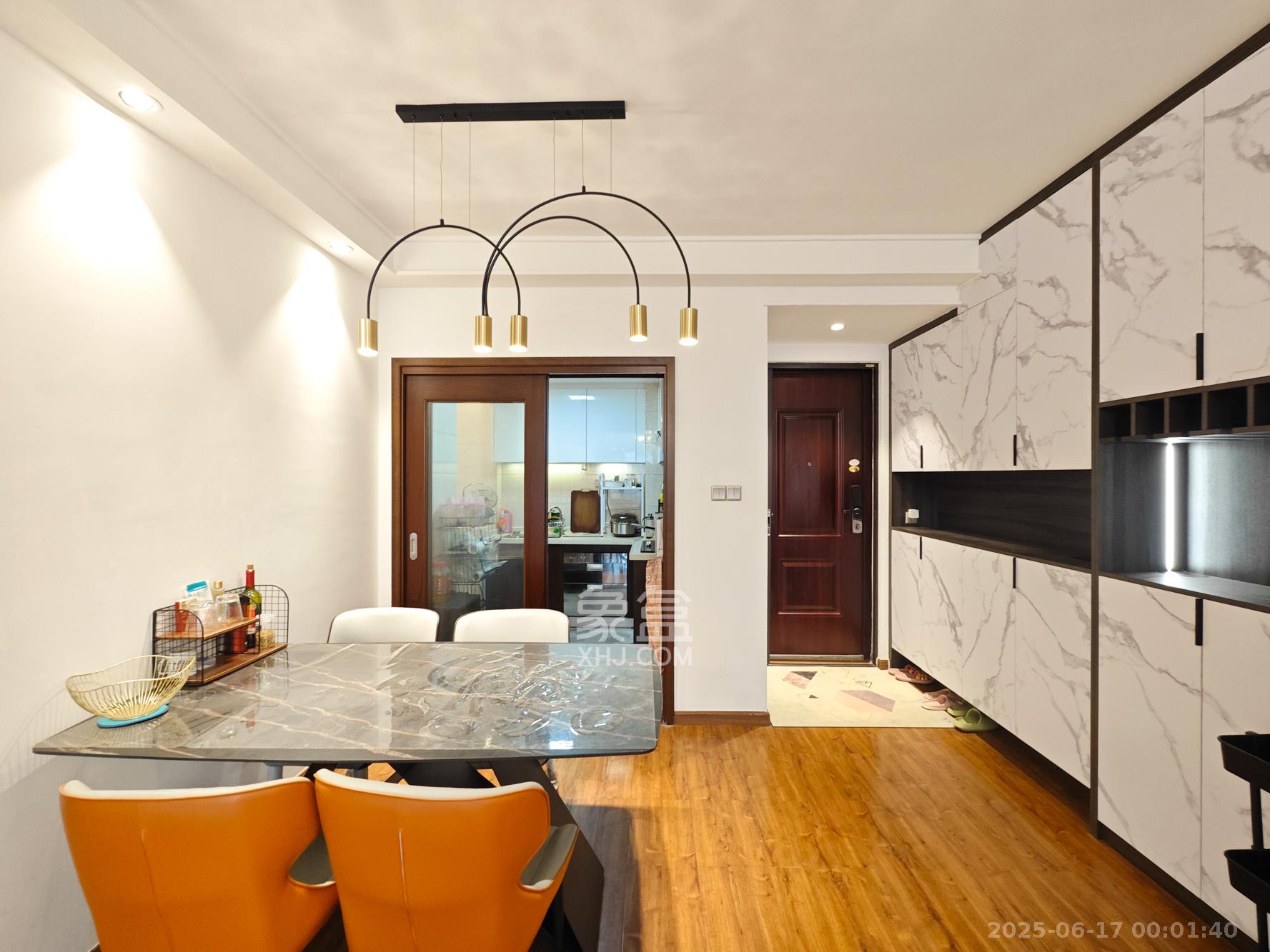 奥园誉景华府 3室2厅2卫 85.0万 奥园誉景华府 3室2厅2卫 85.0万客厅