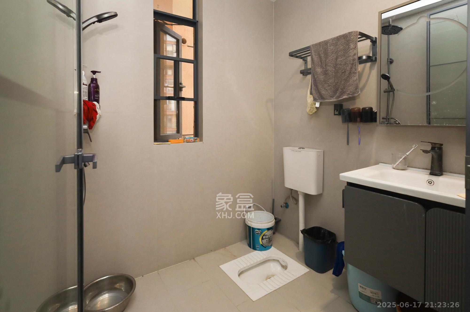 广泽上苑 4室2厅2卫 178.0万 广泽上苑 4室2厅2卫 178.0万卫生间