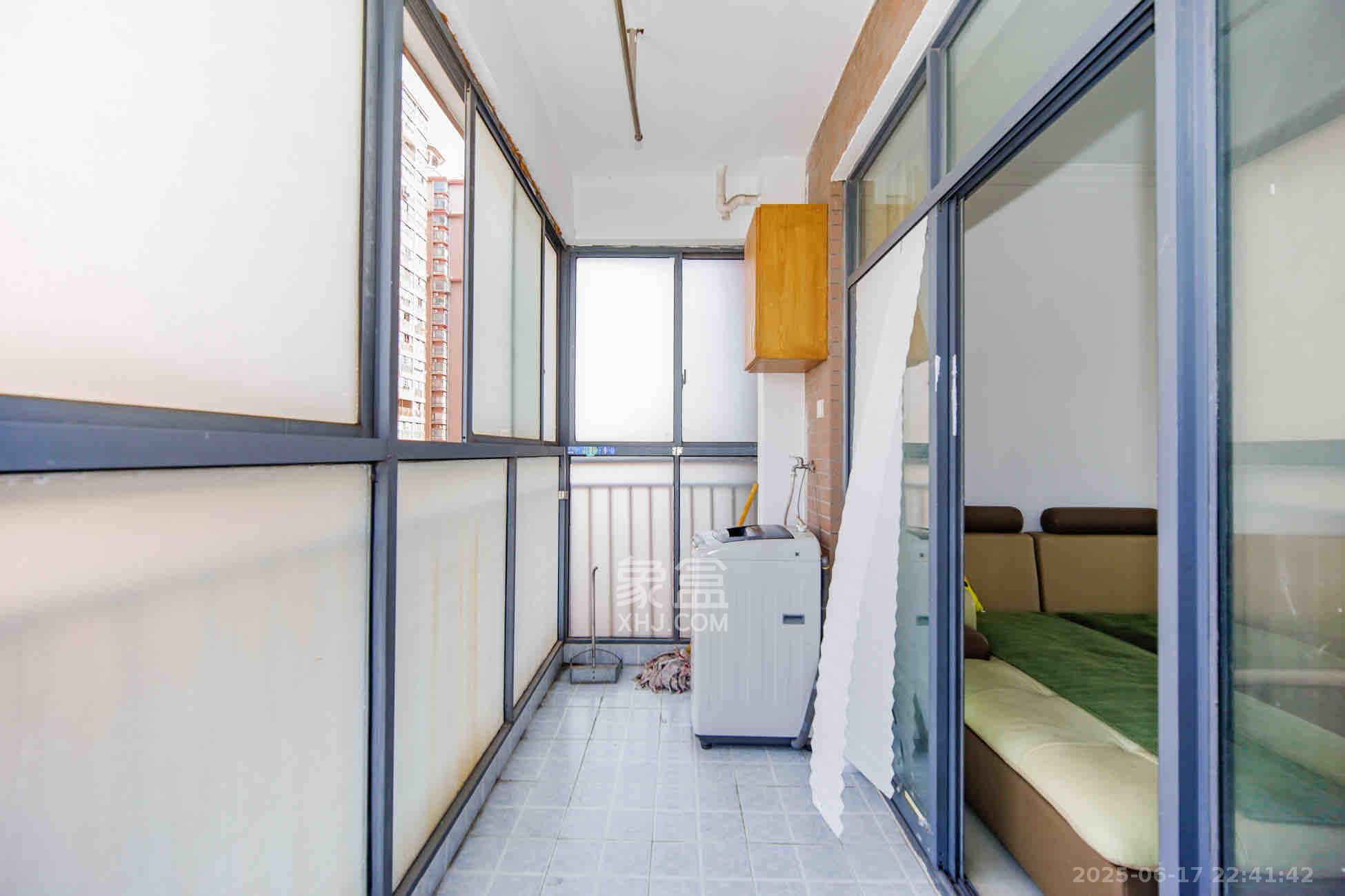 金领家族 2室1厅1卫 1800.0元/月 金领家族 2室1厅1卫 1800.0元/月室内图