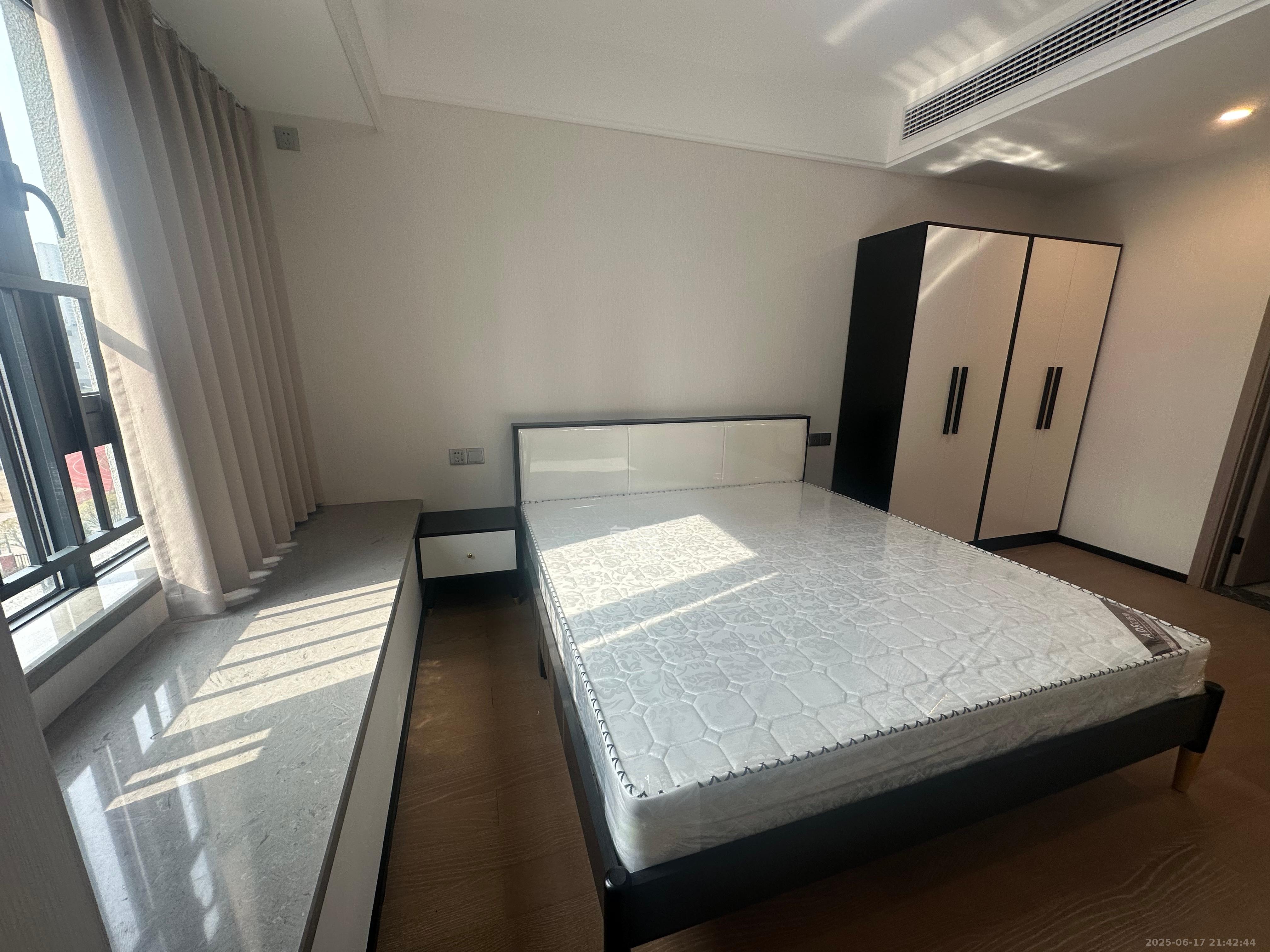 中海麓山境北区  4室2厅2卫   3200.00元/月室内图