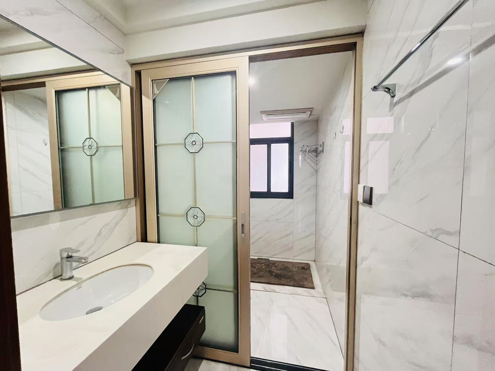 鼎泰逸景园 3室2厅2卫 88.0万 鼎泰逸景园 3室2厅2卫 88.0万客厅