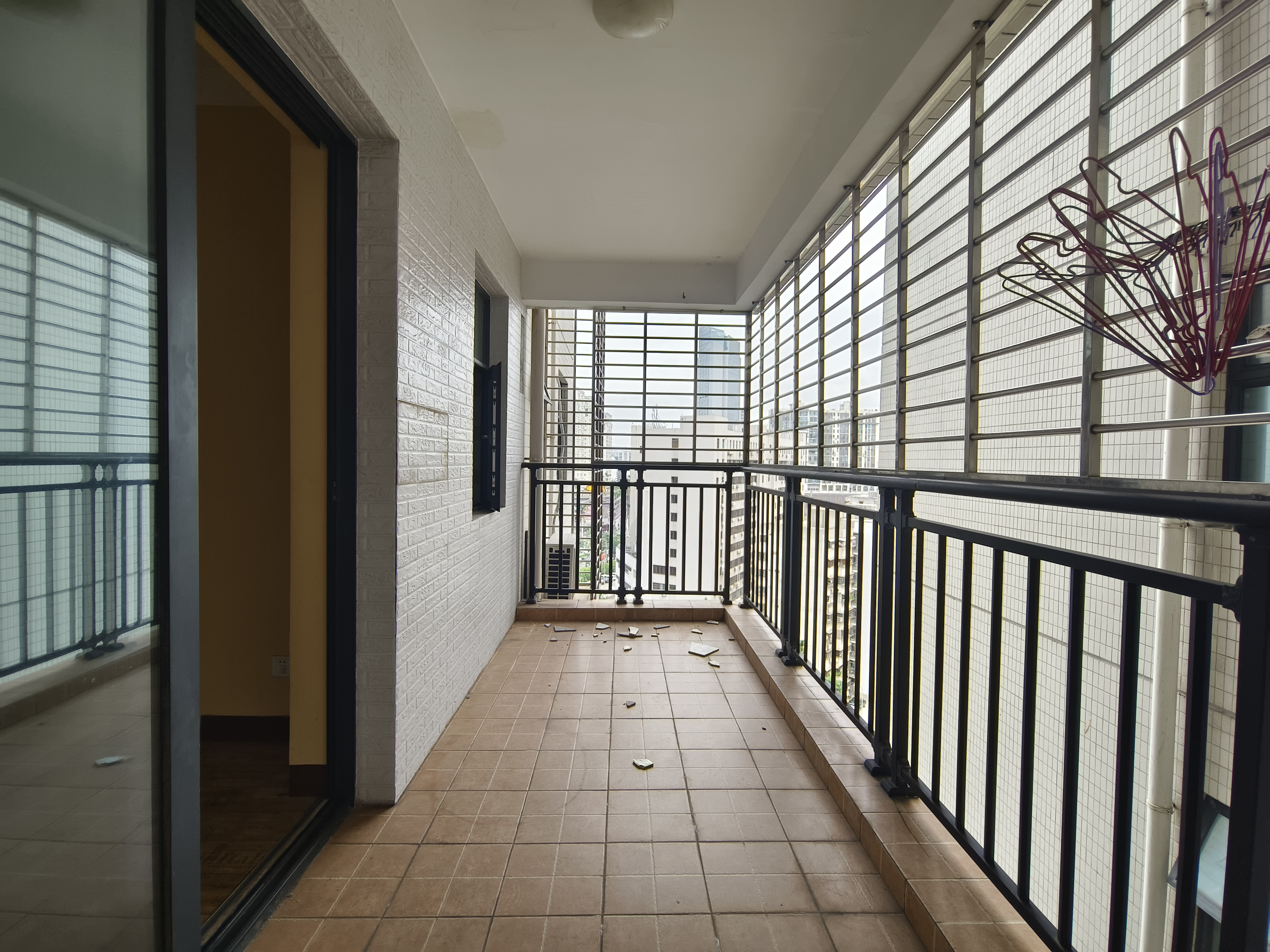 金龙城市广场一期 3室2厅2卫 235.0万 金龙城市广场一期 3室2厅2卫 235.0万室内图