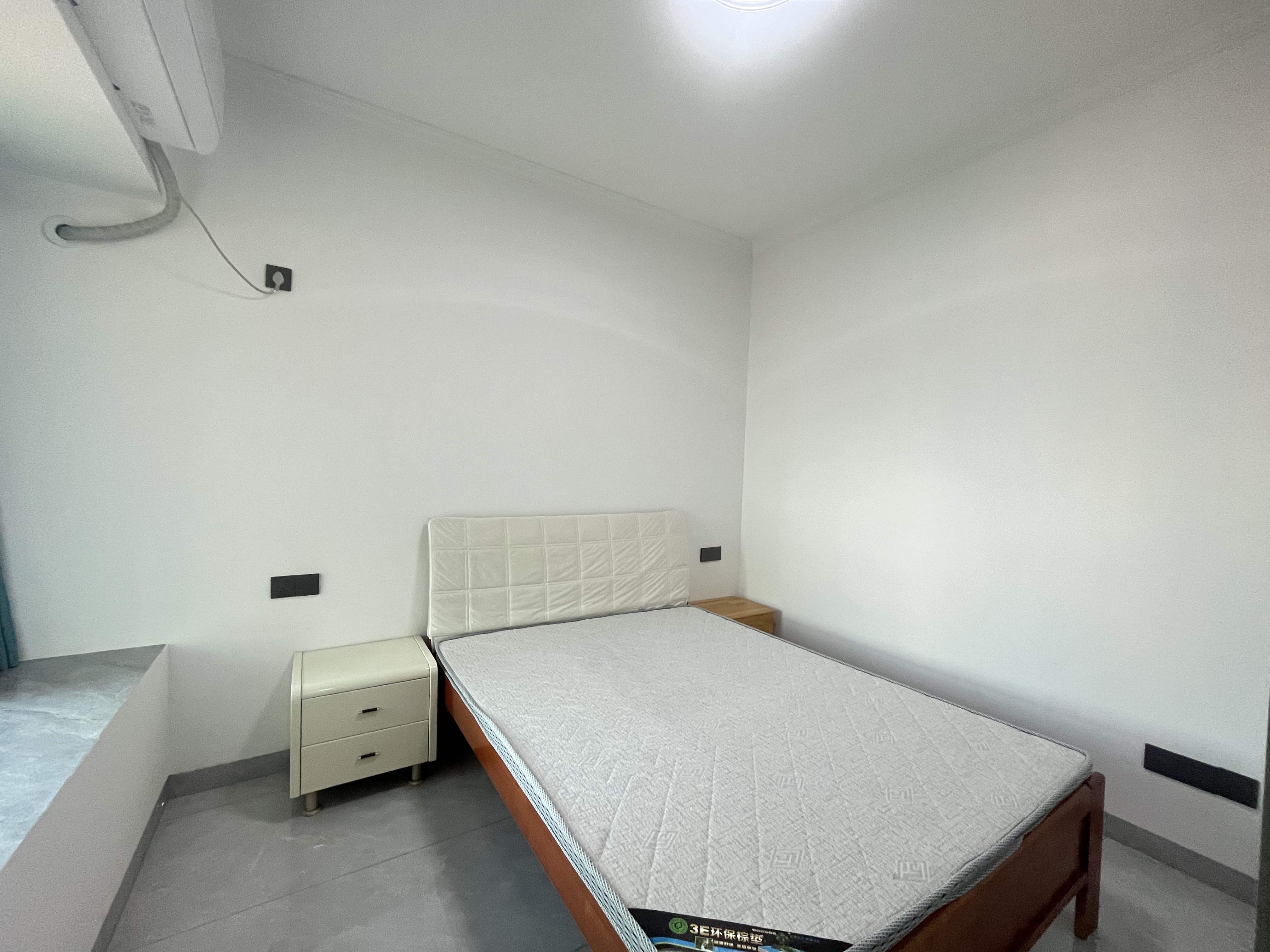 长湖新村  1室1厅1卫   1200.00元/月室内图