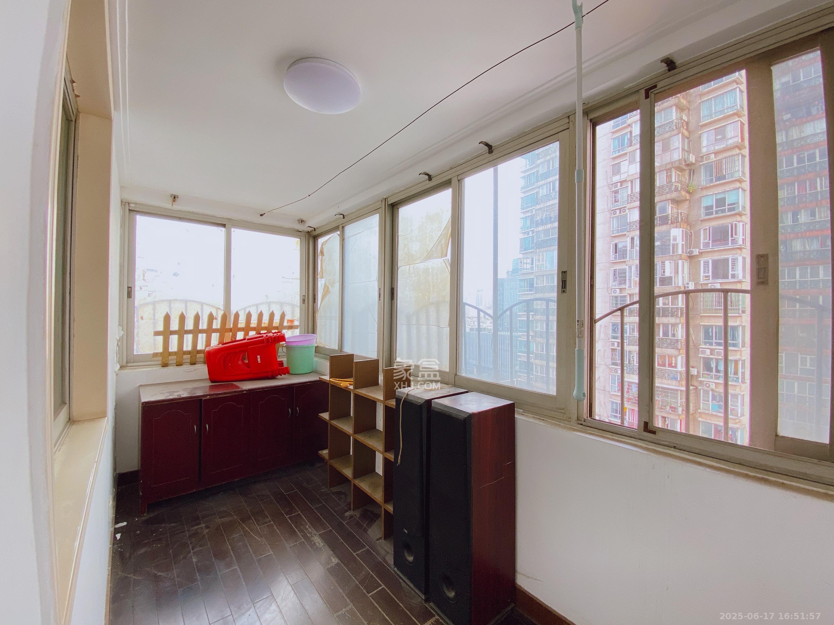 海东青大厦  3室2厅2卫    3000.0元/月室内图