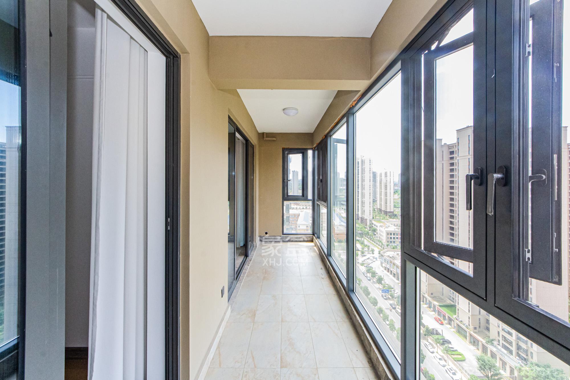 长房雍景湾 3室2厅2卫 123.0万 长房雍景湾 3室2厅2卫 123.0万阳台