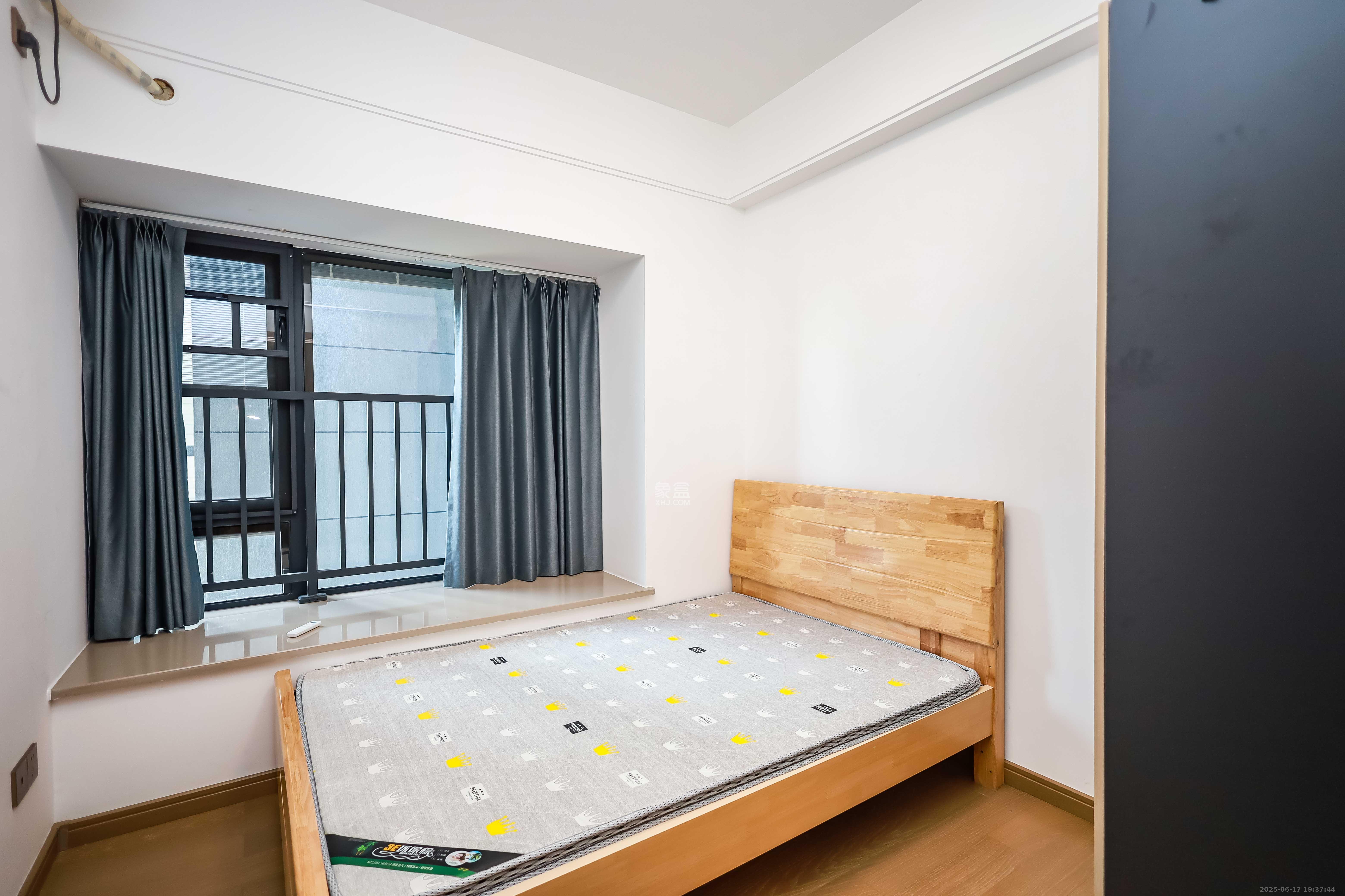 长房云尚公馆  3室2厅1卫    105.0万 长房云尚公馆  3室2厅1卫    105.0万卧室