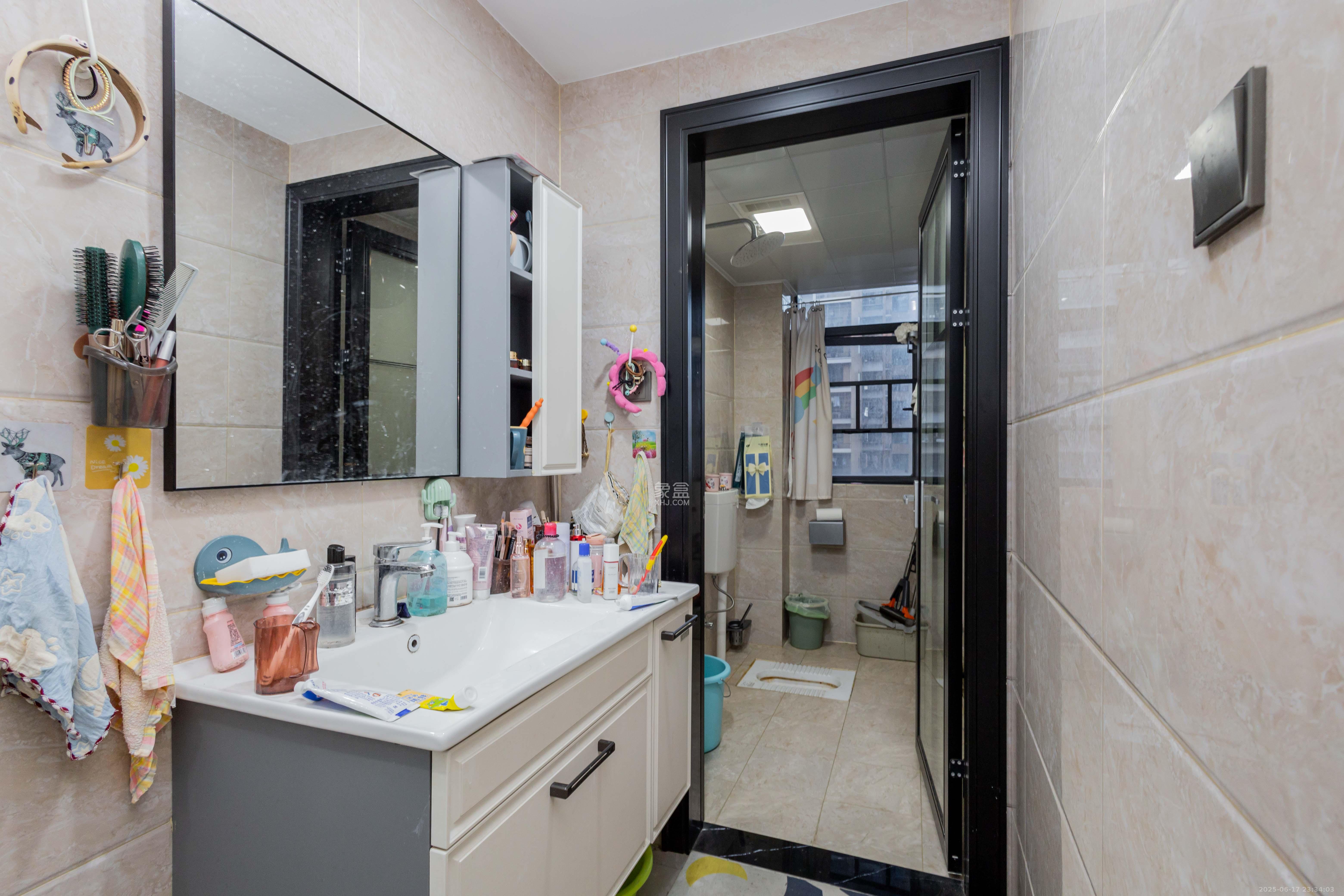 中国铁建国际城二期 4室2厅2卫 99.8万 中国铁建国际城二期 4室2厅2卫 99.8万卫生间