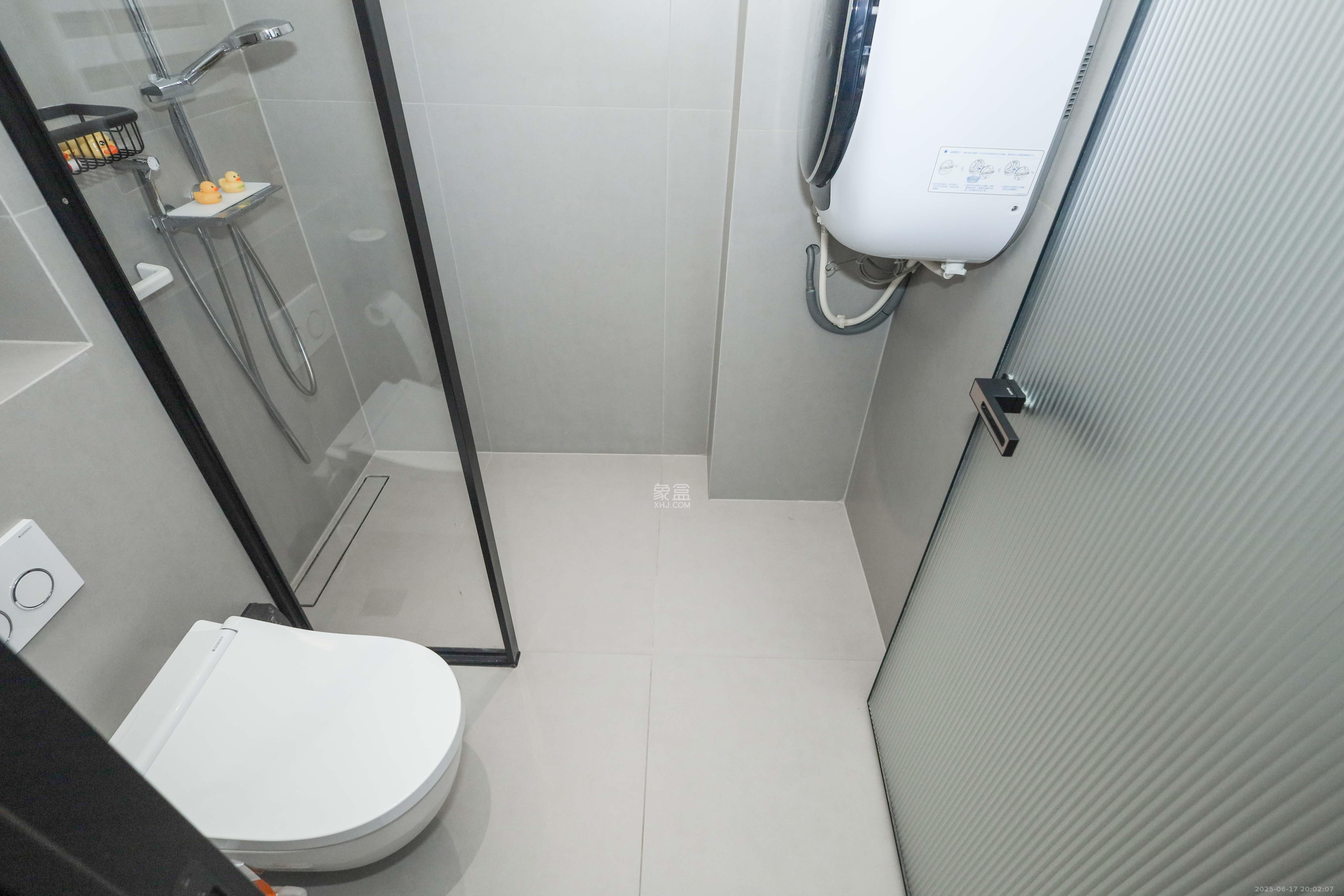 建发央著  4室2厅2卫   380.00万卫生间