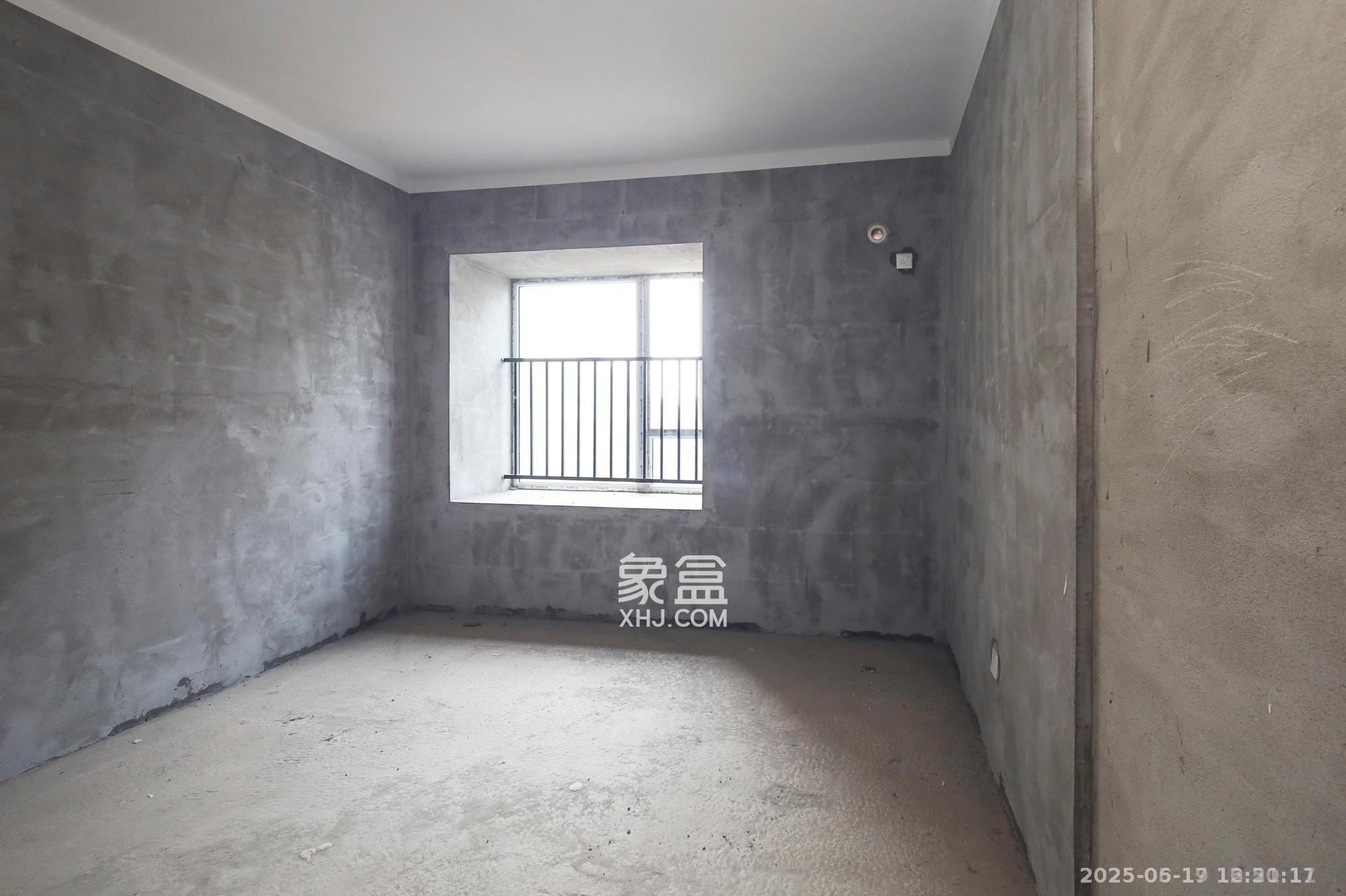 湘诚德峰小区A区 3室2厅2卫 1300.0元/月 湘诚德峰小区A区 3室2厅2卫 1300.0元/月室内图