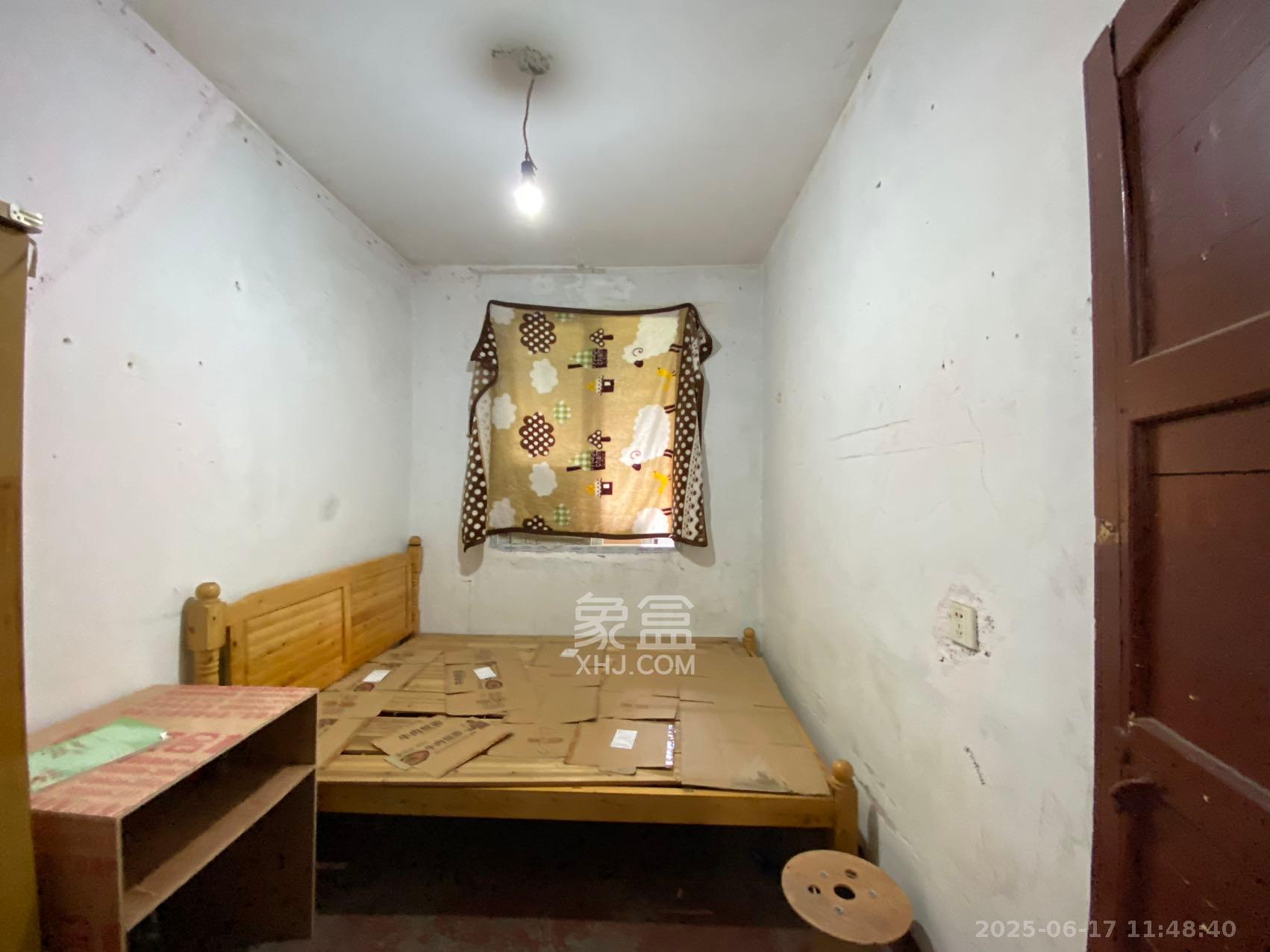 牛婆塘社区 3室1厅1卫 1500.0元/月 牛婆塘社区 3室1厅1卫 1500.0元/月室内图