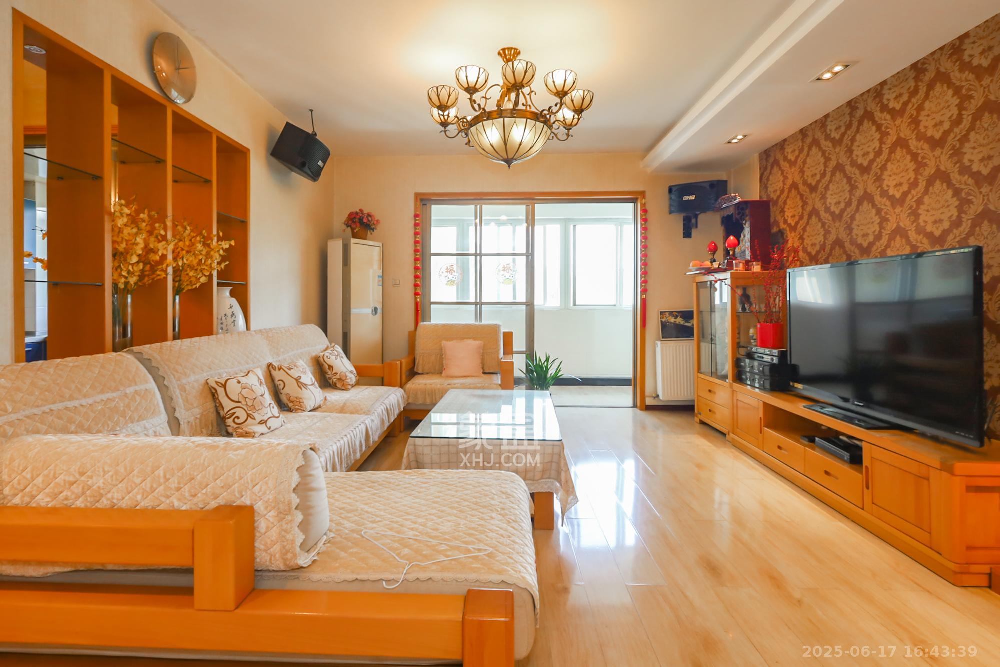 枫树园 3室2厅2卫 128.0万 枫树园 3室2厅2卫 128.0万客厅