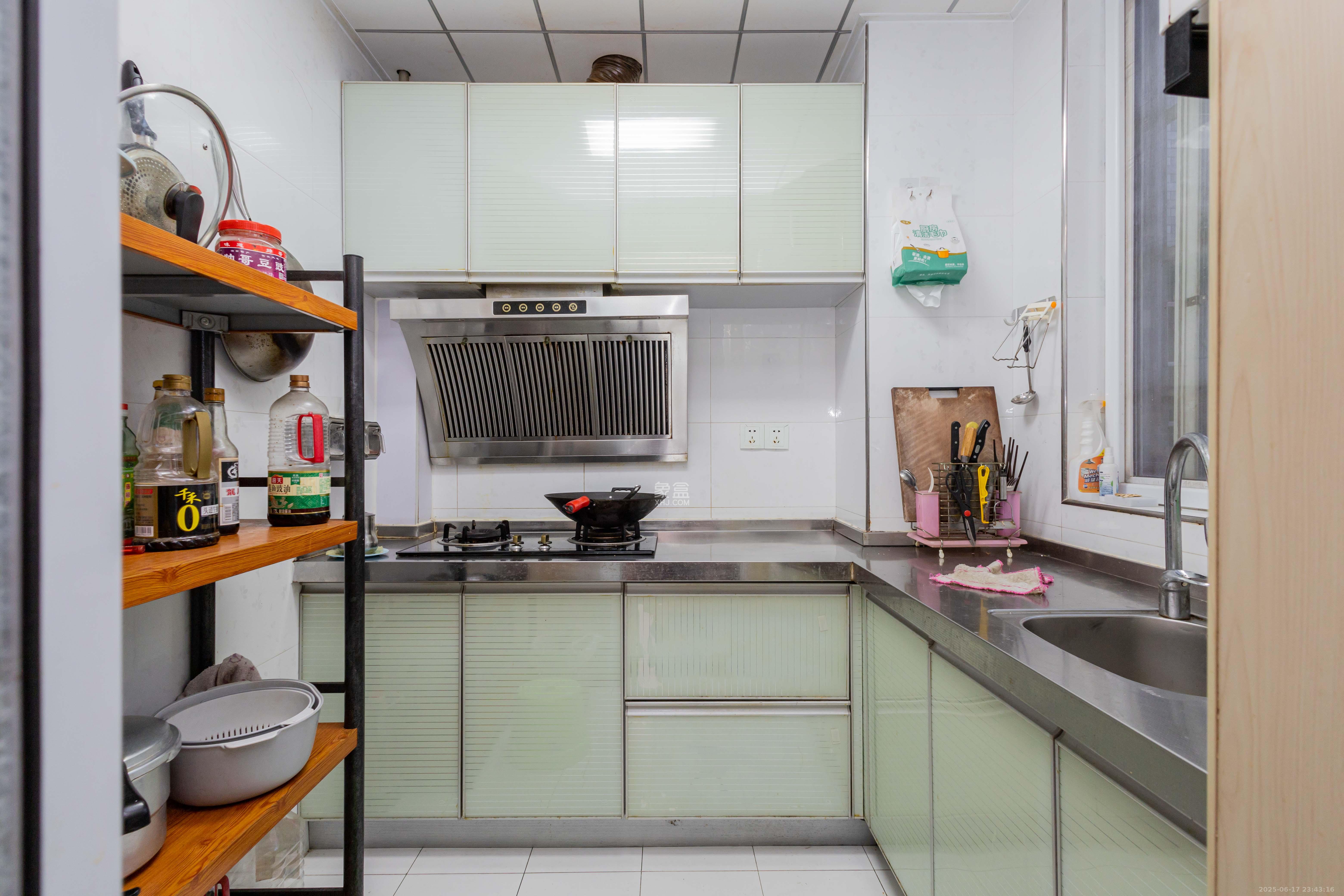 明天一城  2室2厅1卫    35.0万 明天一城  2室2厅1卫    35.0万厨房