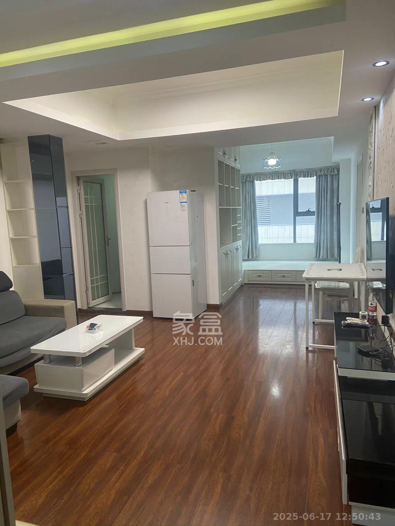 东怡外国(南湖一号) 1室1厅1卫 2600.0元/月 东怡外国(南湖一号) 1室1厅1卫 2600.0元/月室内图