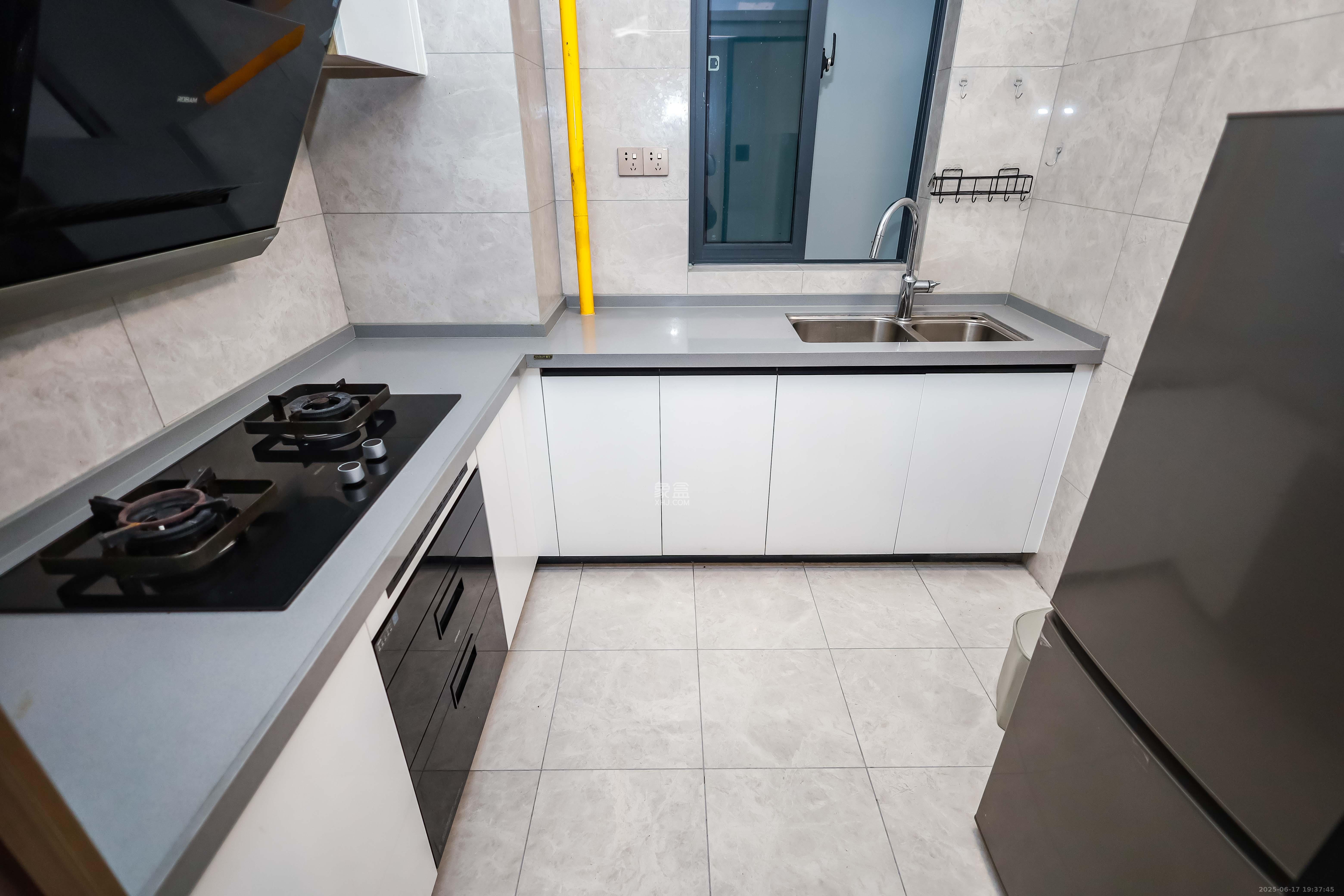 长房云尚公馆  3室2厅1卫    105.0万 长房云尚公馆  3室2厅1卫    105.0万厨房