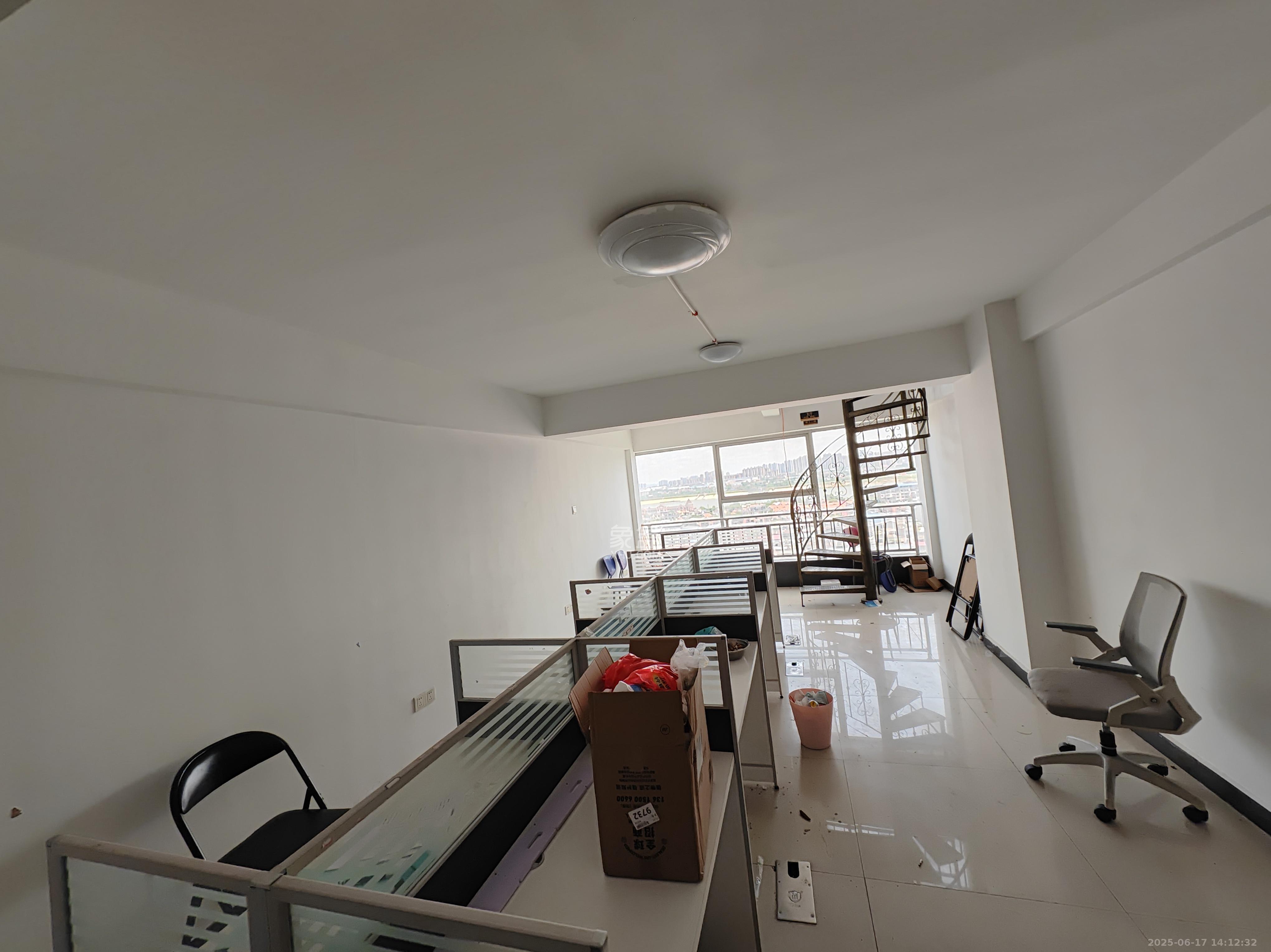 凯旋国际广场 2室2厅1卫 25.0万 凯旋国际广场 2室2厅1卫 25.0万客厅