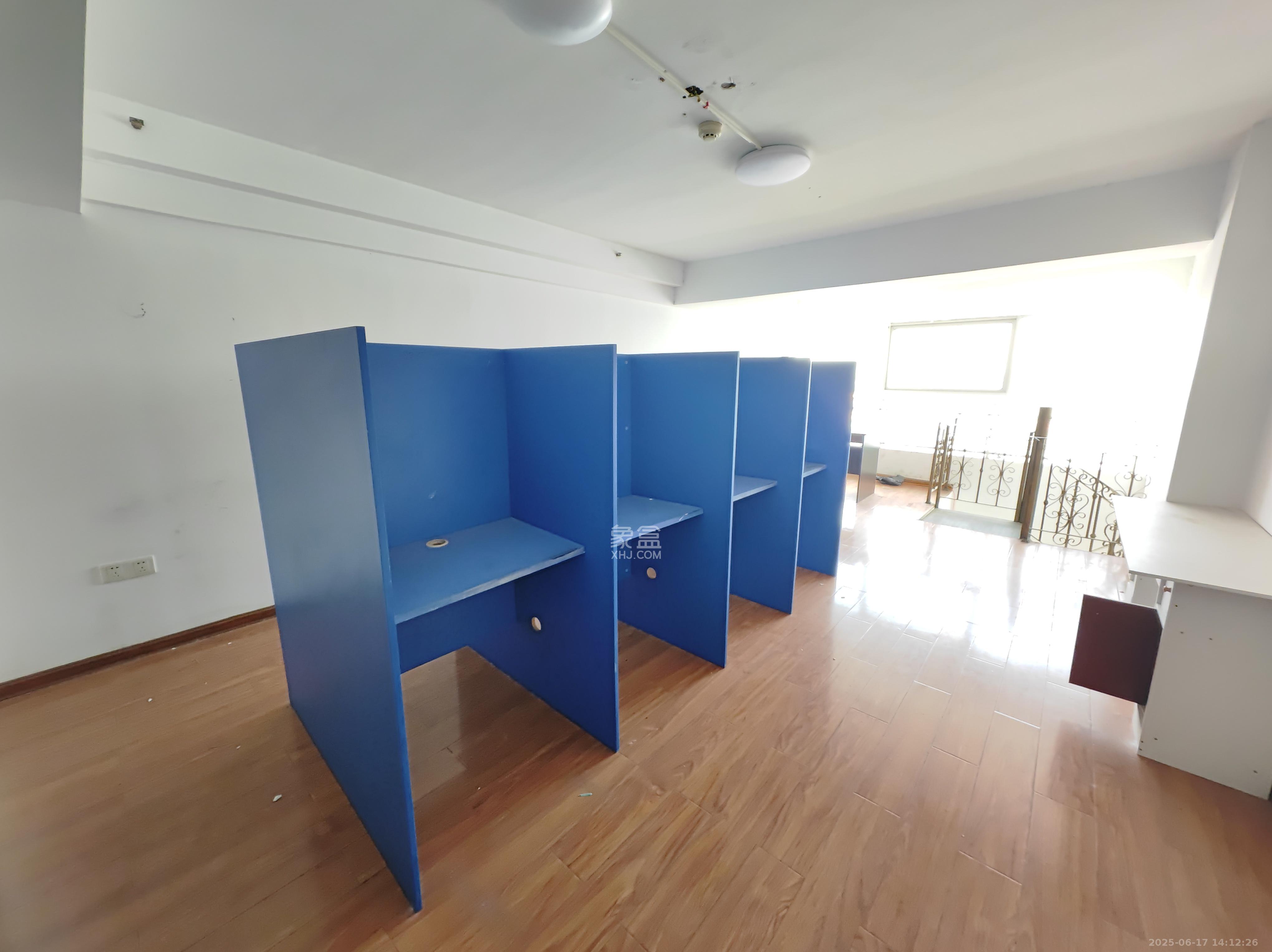 凯旋国际广场 2室2厅1卫 25.0万 凯旋国际广场 2室2厅1卫 25.0万客厅