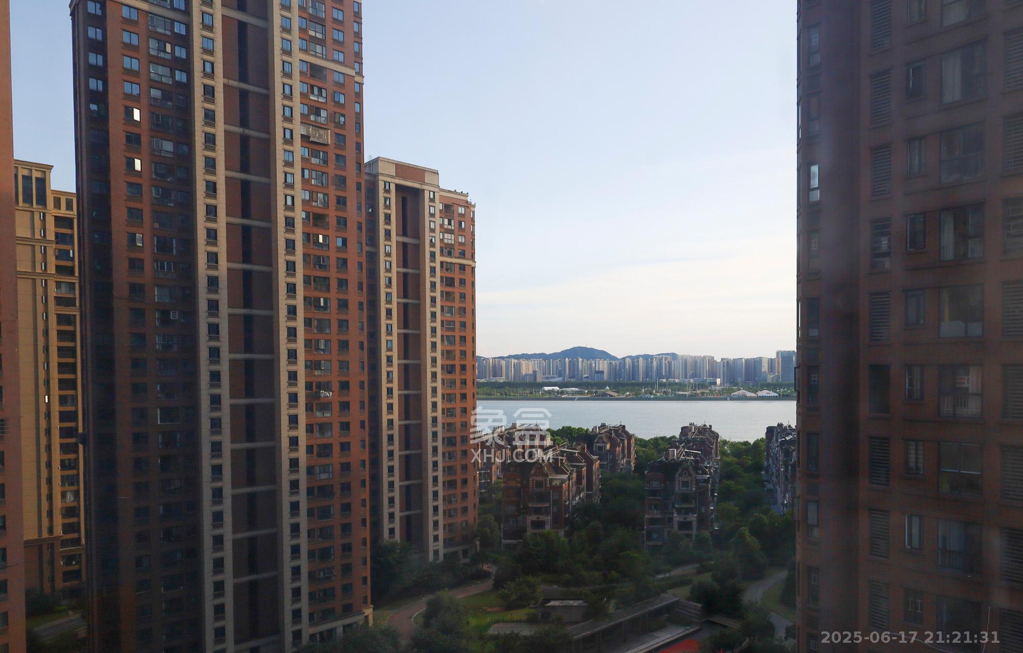 绿地海外滩一期  3室2厅1卫   55.00万其他