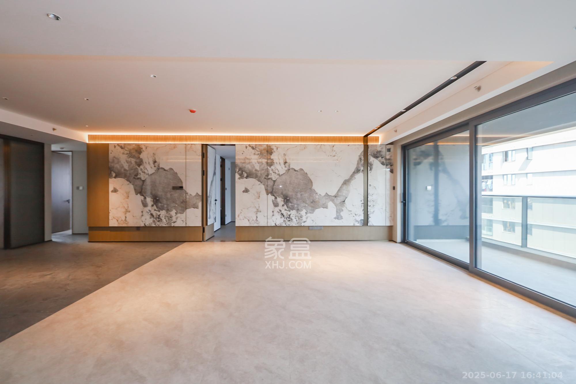 长沙悦府(华润万象城) 4室2厅3卫 560.0万 长沙悦府(华润万象城) 4室2厅3卫 560.0万客厅