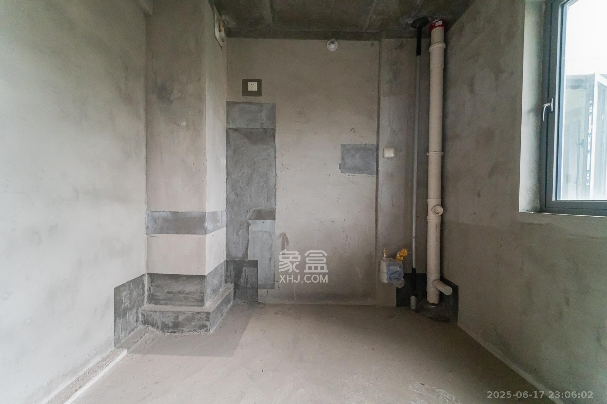 中建悦和城  4室1厅2卫   131.80万其他