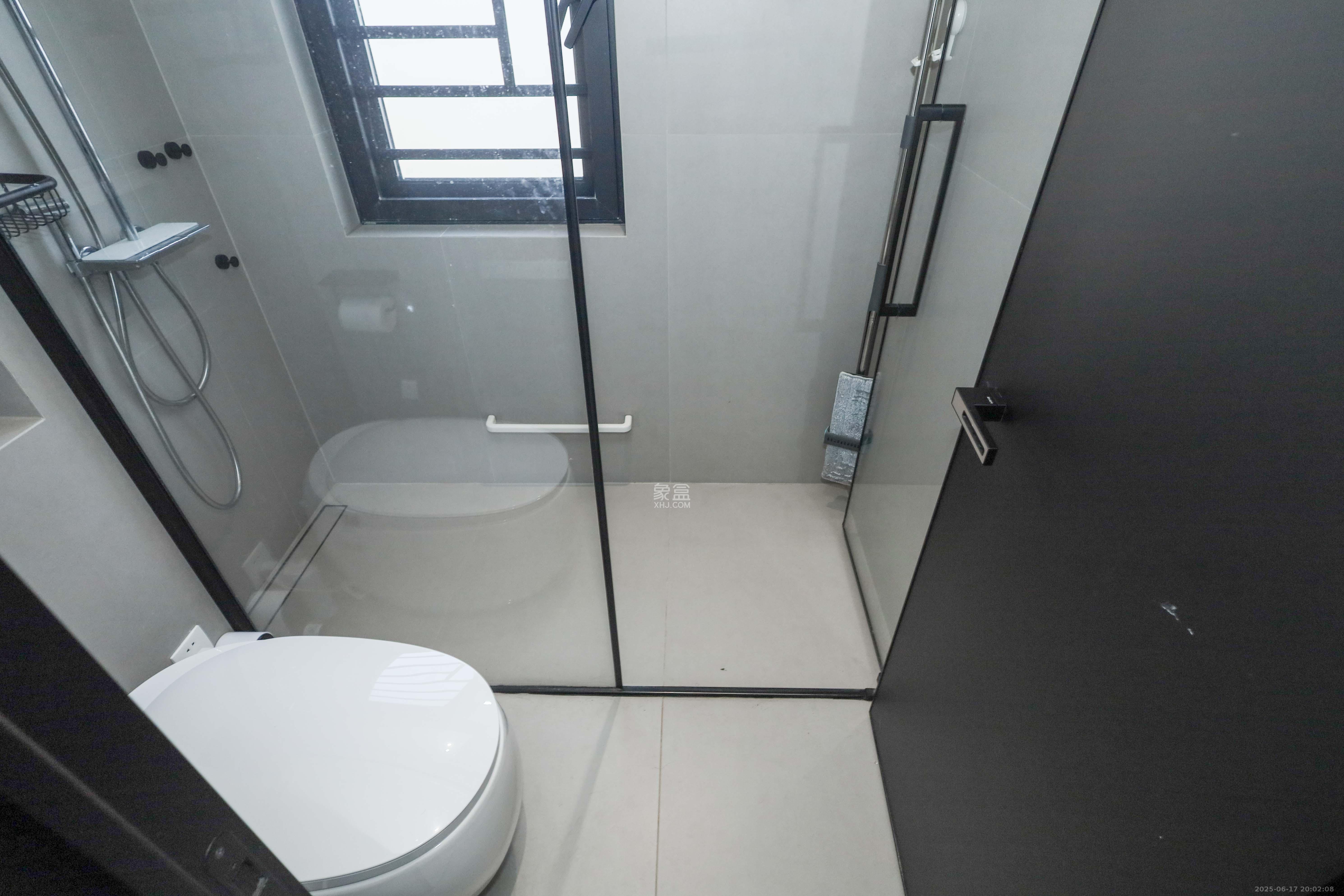 建发央著  4室2厅2卫   380.00万卫生间