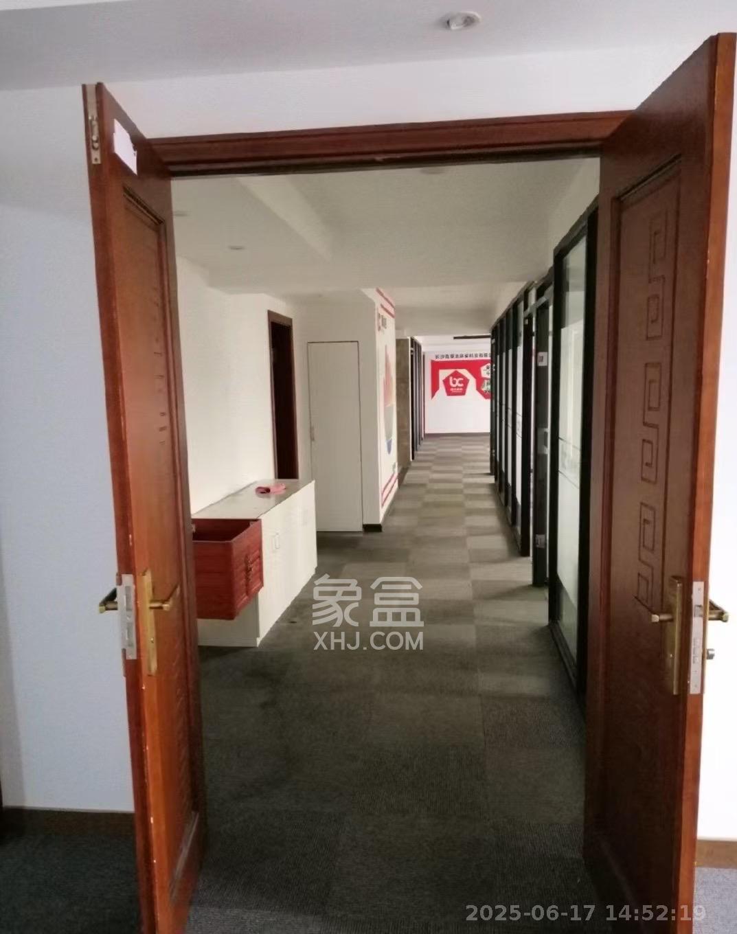 东方芙蓉 3室1厅1卫 7500.0元/月 东方芙蓉 3室1厅1卫 7500.0元/月室内图