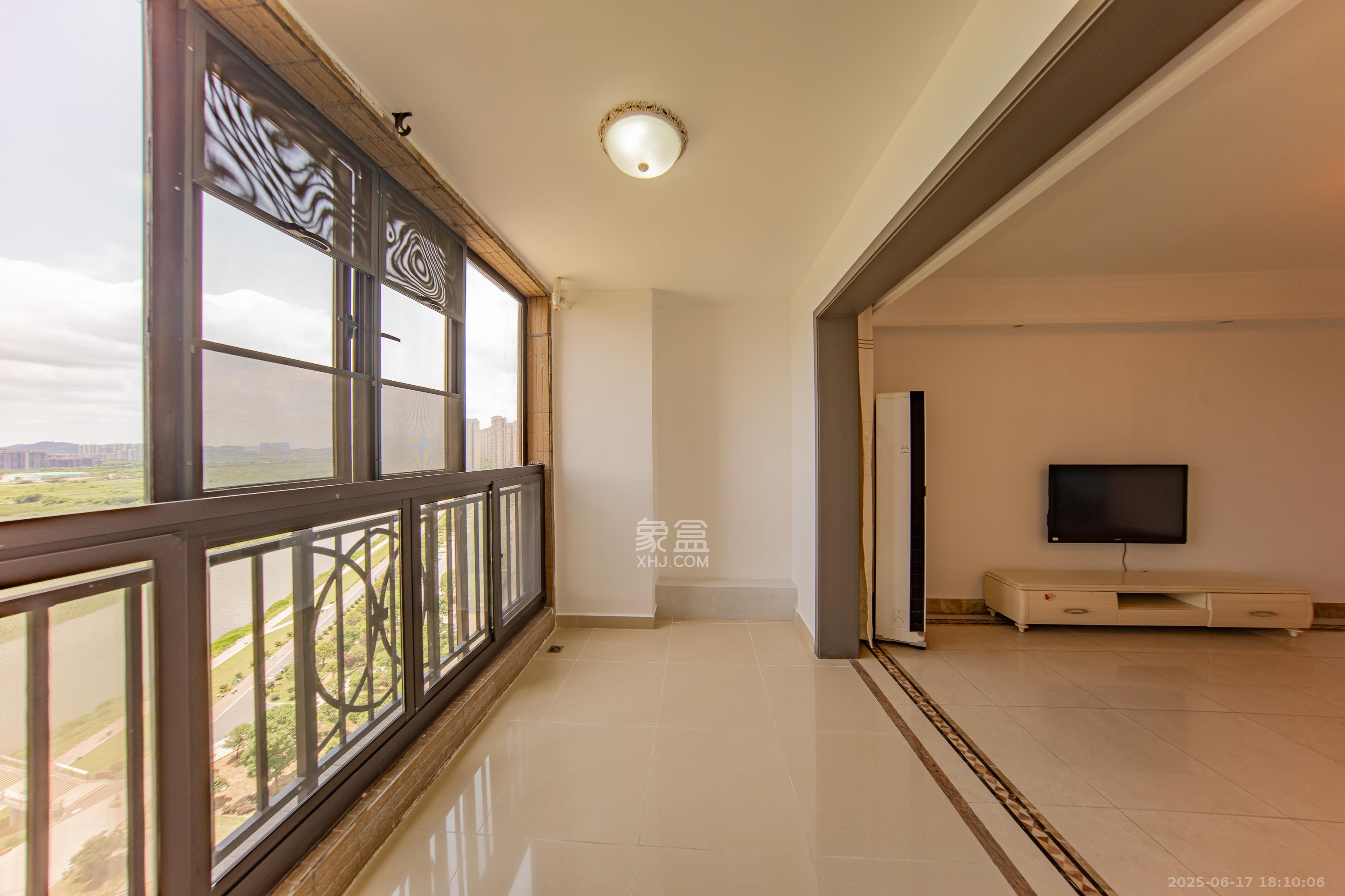 中海国际一期  4室2厅2卫    110.0万 中海国际一期  4室2厅2卫    110.0万阳台