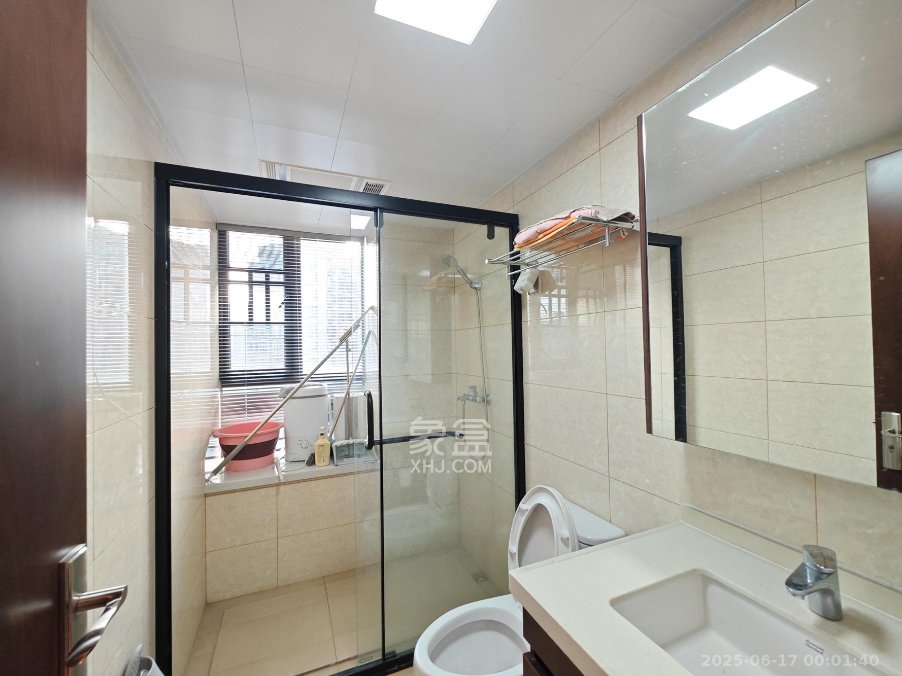 奥园誉景华府 3室2厅2卫 85.0万 奥园誉景华府 3室2厅2卫 85.0万卫生间