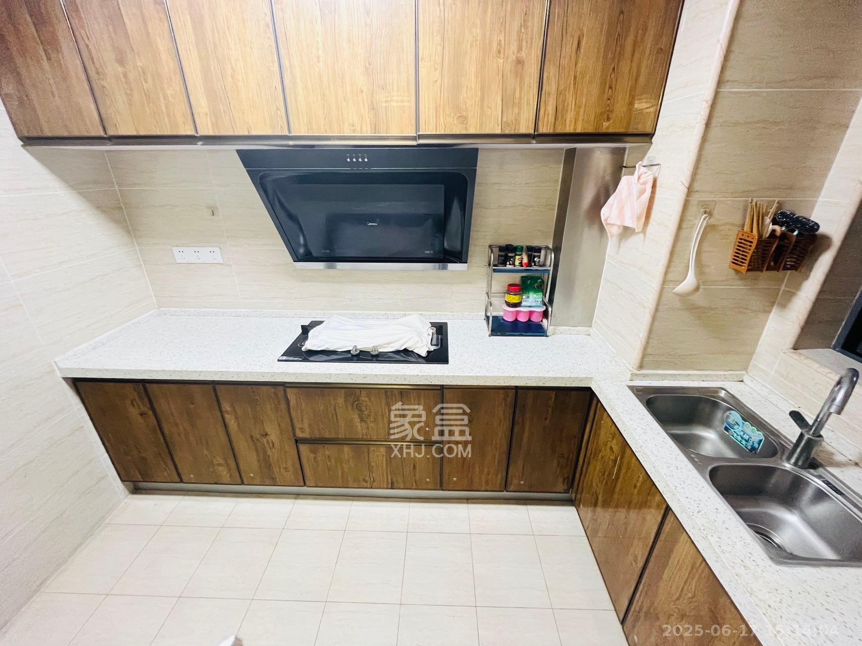 东业上城嘉苑(晟悦国际)  3室2厅1卫    2400.0元/月 东业上城嘉苑(晟悦国际)  3室2厅1卫    2400.0元/月室内图