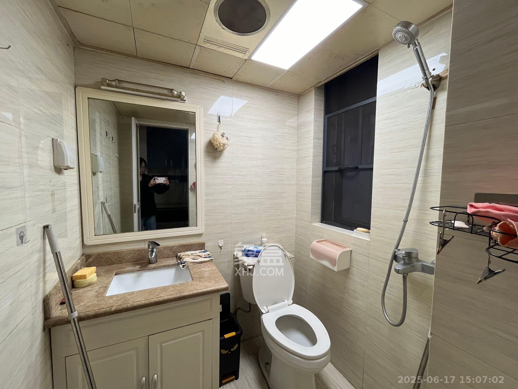 中建芙蓉工社 2室1厅1卫 1300.0元/月 中建芙蓉工社 2室1厅1卫 1300.0元/月室内图