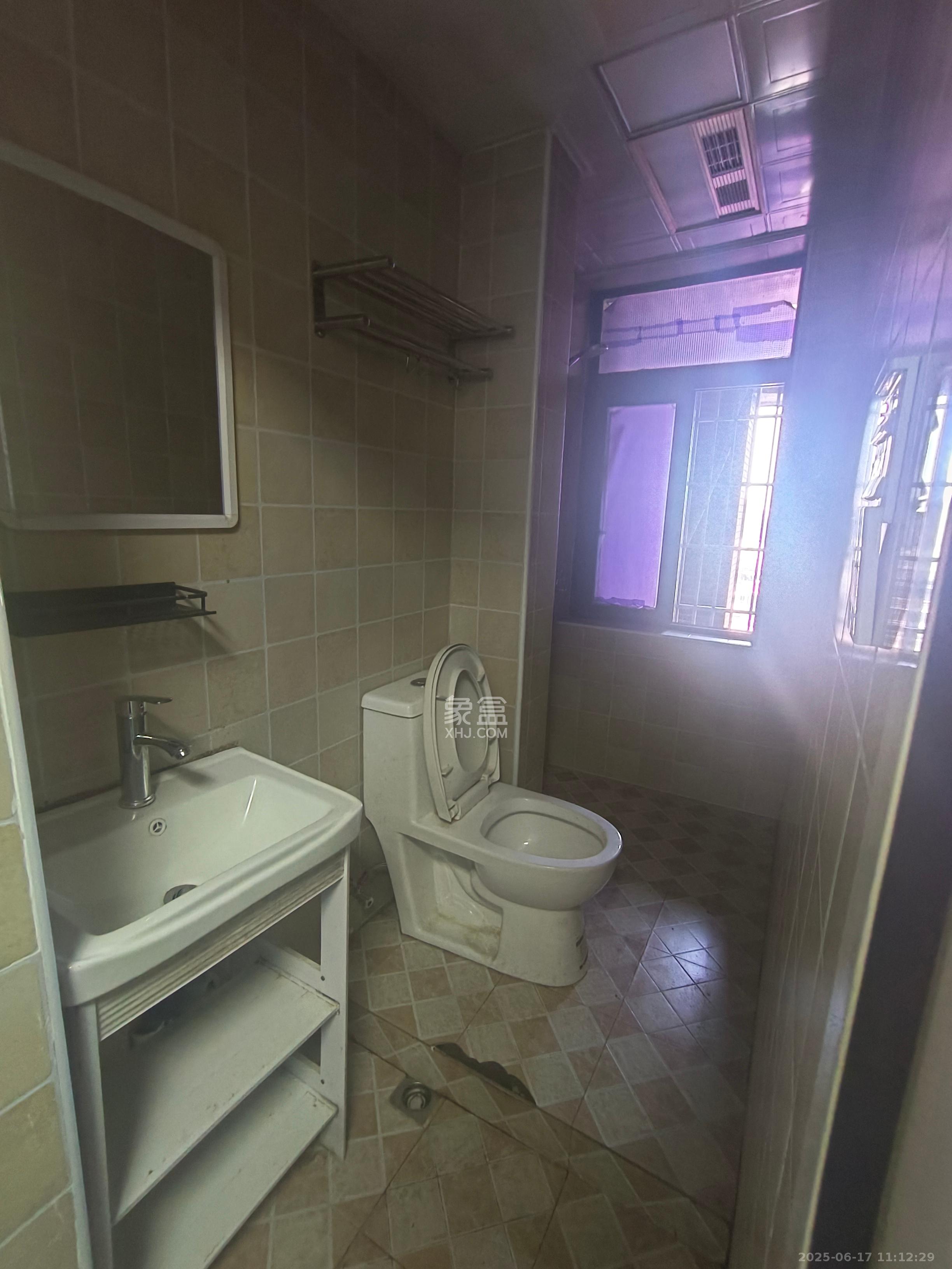 红树湾  1室1厅1卫   1300.00元/月室内图