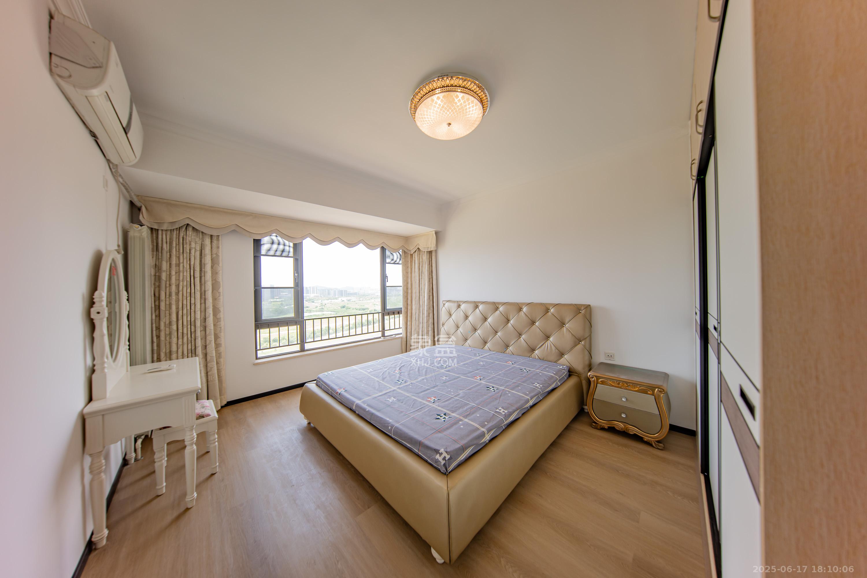 中海国际一期  4室2厅2卫    110.0万 中海国际一期  4室2厅2卫    110.0万卧室