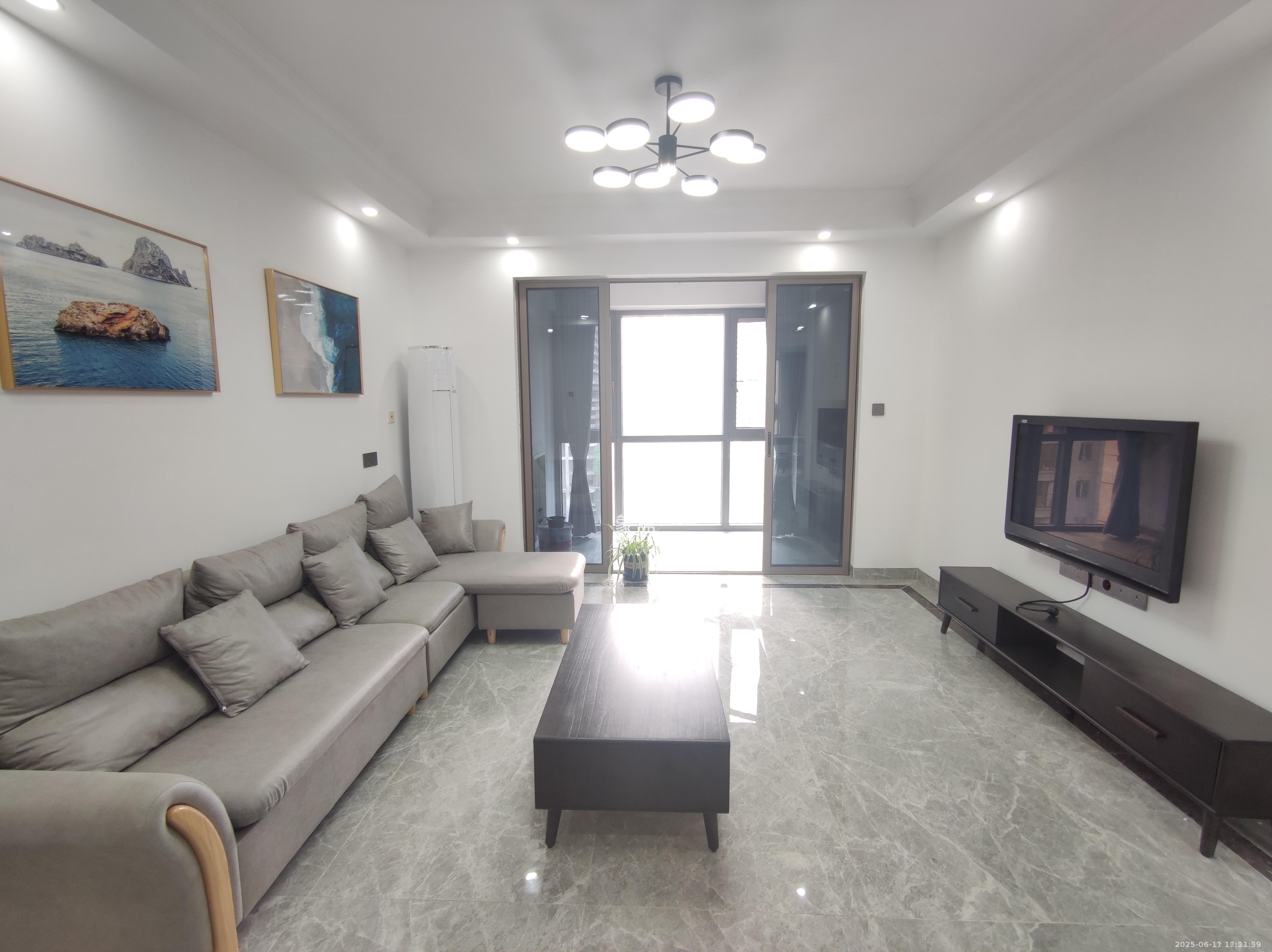 世茂铂翠湾一期 4室2厅2卫 3700.0元/月 世茂铂翠湾一期 4室2厅2卫 3700.0元/月室内图