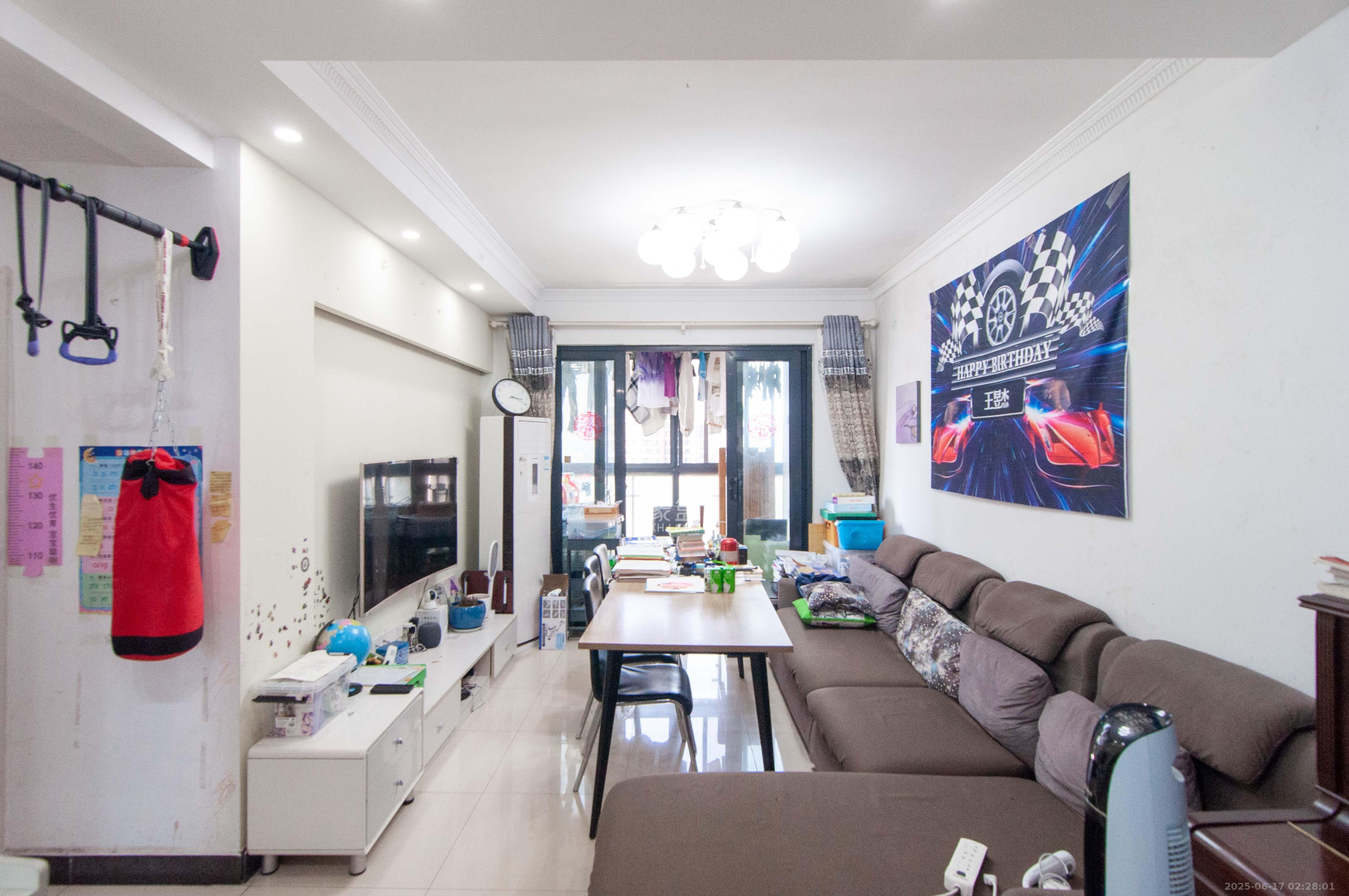 高鑫麓城 3室2厅1卫 95.0万 高鑫麓城 3室2厅1卫 95.0万客厅