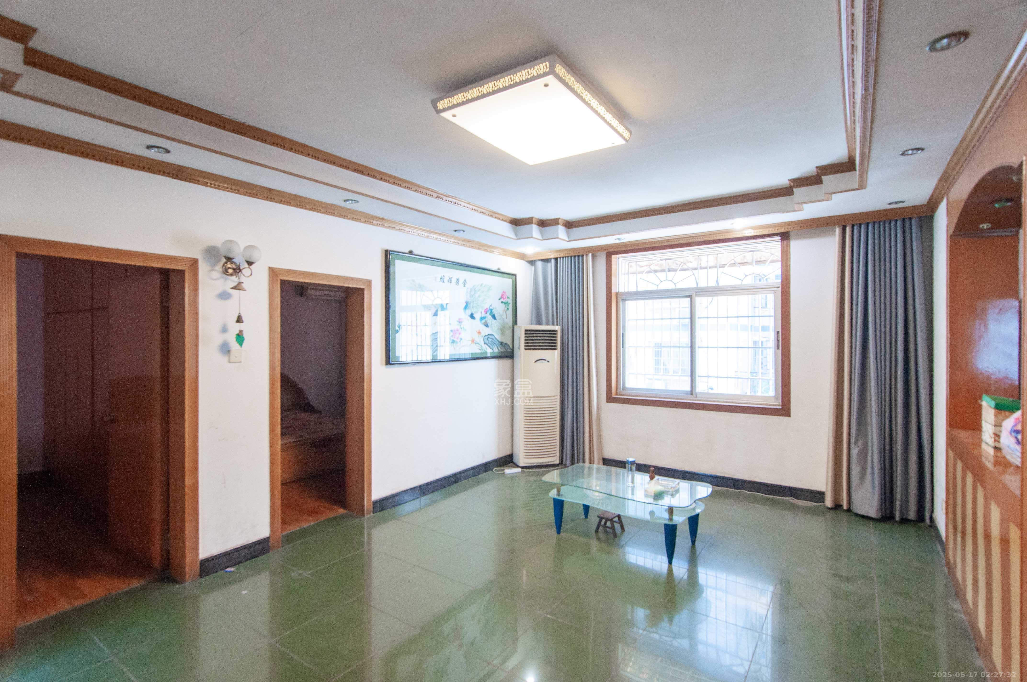 岳麓区质量监督管路局（产权：工商局宿舍）  3室2厅1卫   92.00万客厅