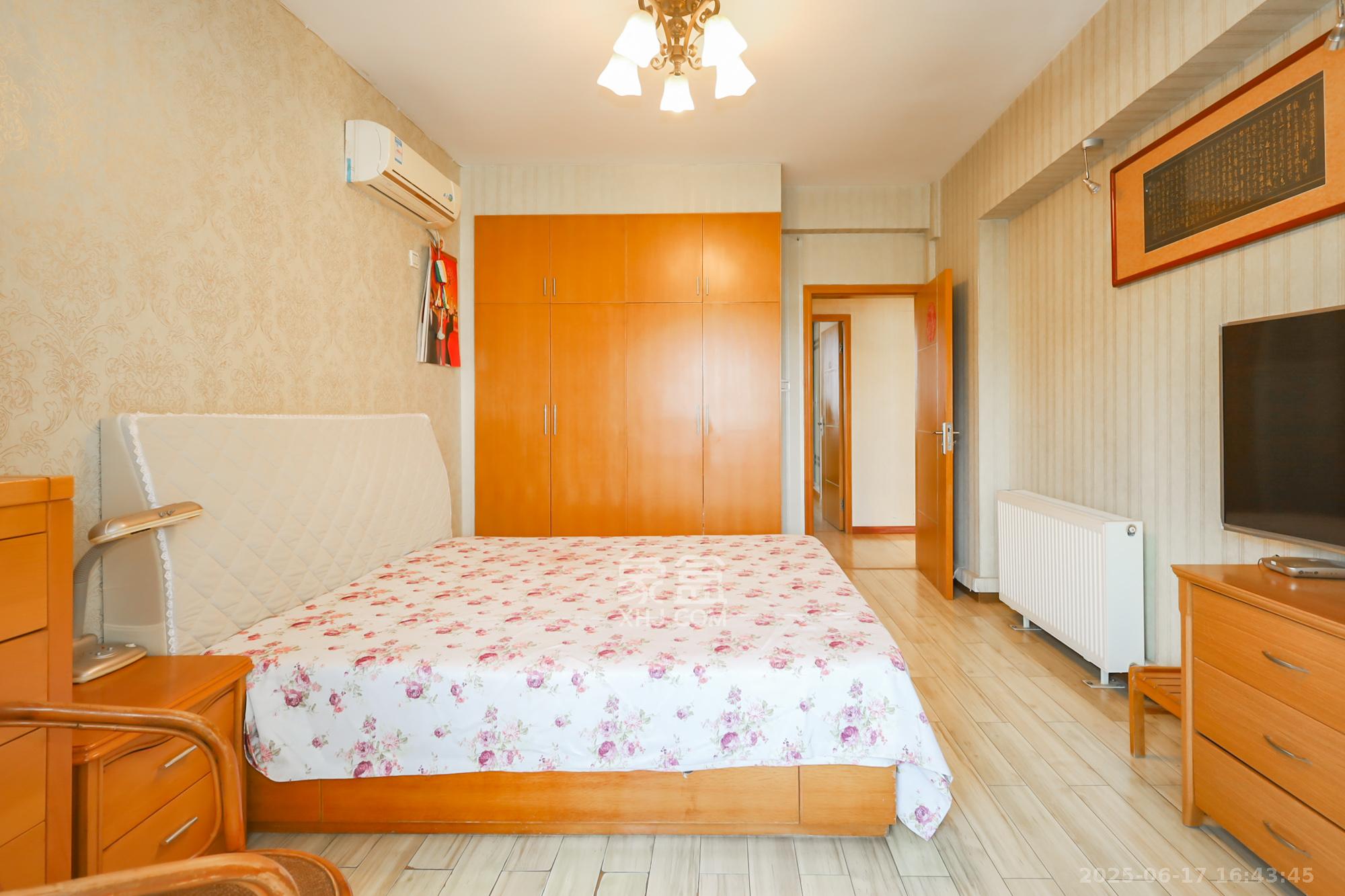 枫树园 3室2厅2卫 128.0万 枫树园 3室2厅2卫 128.0万卧室