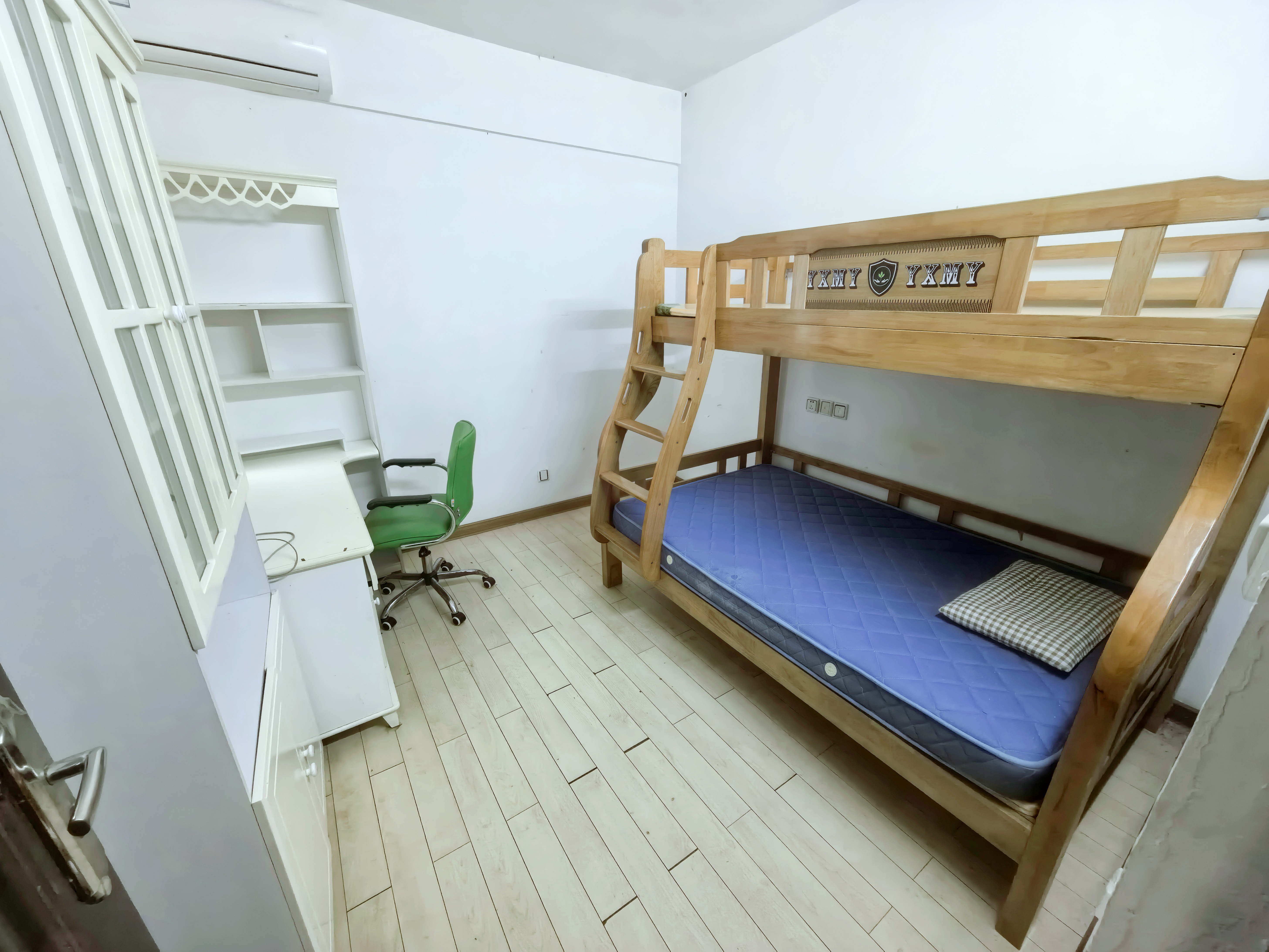 四季大厦  3室2厅2卫   2500.00元/月户型图