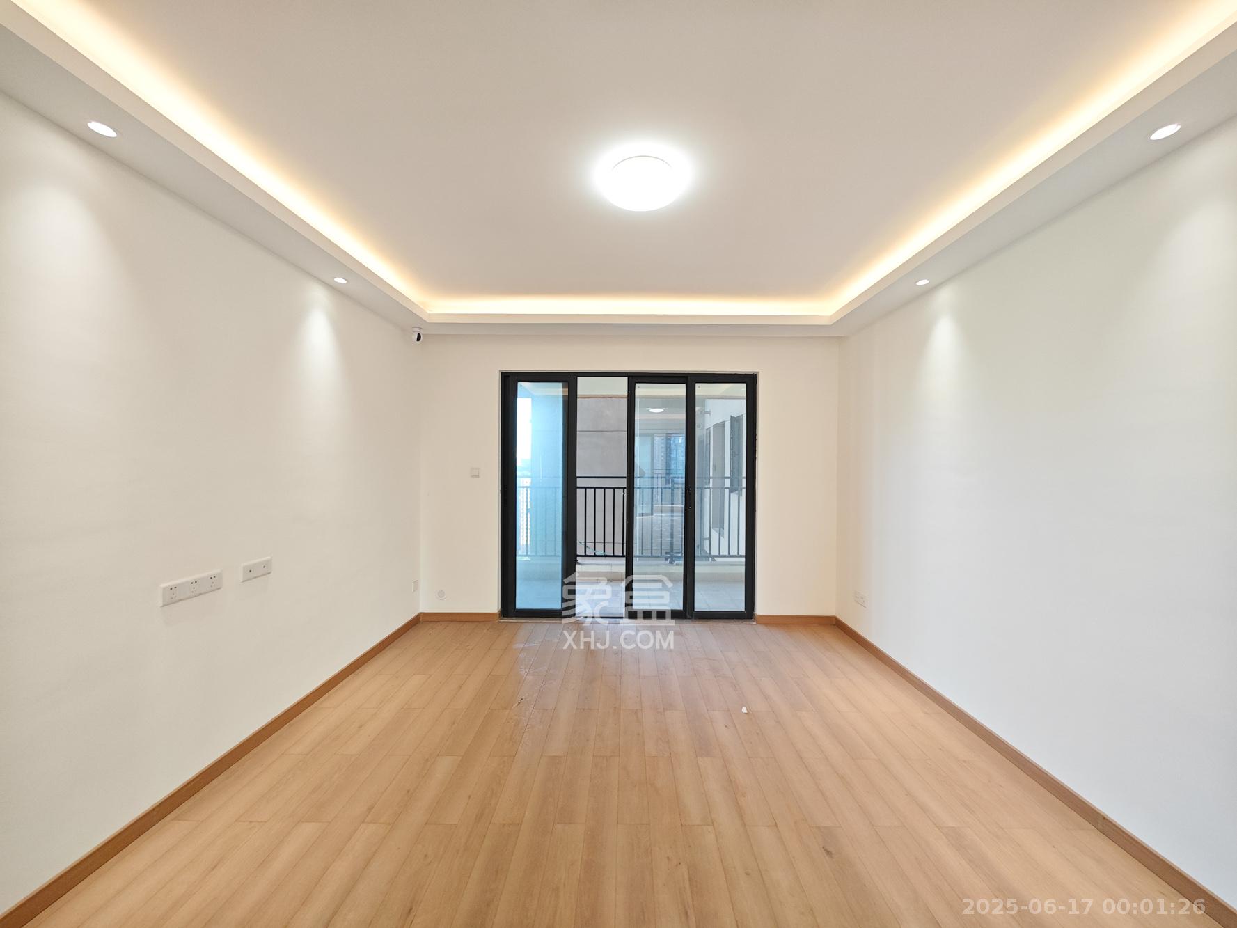 中建嘉和城凤凰台(中建瑞兴家园) 4室2厅0卫 92.8万 中建嘉和城凤凰台(中建瑞兴家园) 4室2厅0卫 92.8万客厅